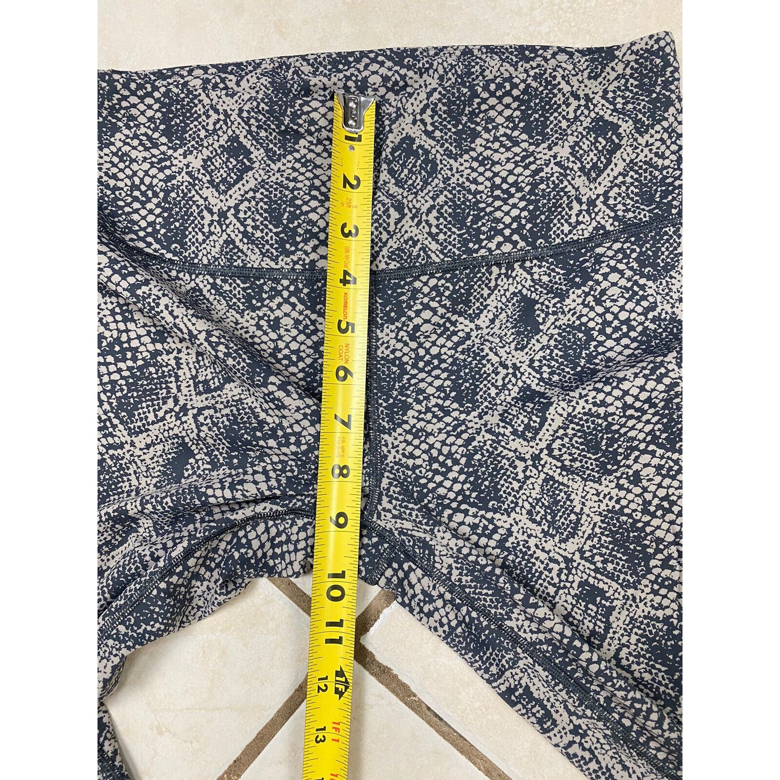 Athleta Athleta Ultimate 7/8 Tight S Snakeskin Stretchy Athleisure Size 24" / US 00 / IT 34 - 9 Thumbnail