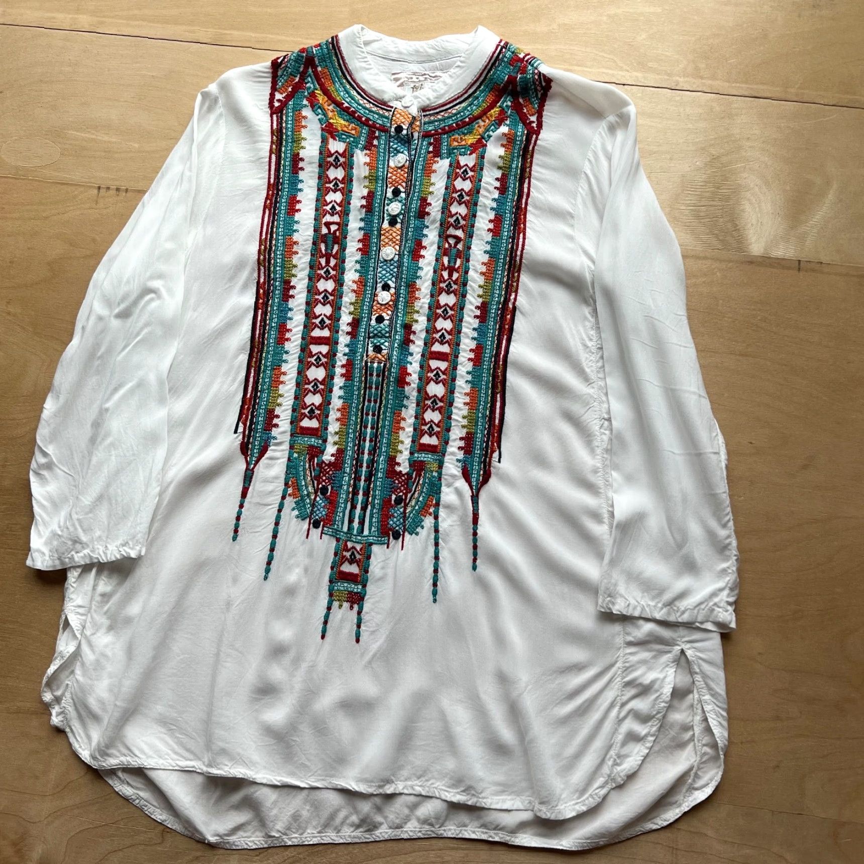 Johnny Was Johnny Was Astry Blouse Women's XS White Rayon Embroidered Boho Art Couture Hippie Floral Classic Fit Blouse Size XS / US 0-2 / IT 36-38 - 7 Thumbnail