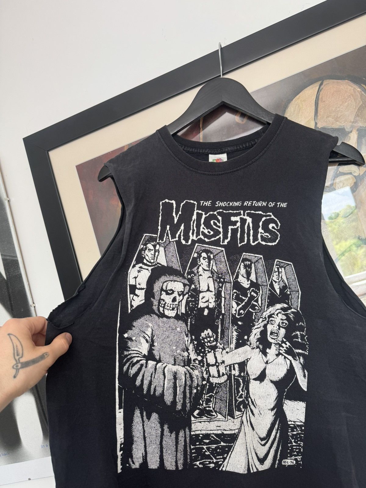 Band Tees Misfits The Shocking Return Horror Punk Rock Sleeveless Tee Size US M / EU 48-50 / 2 - 2 Thumbnail