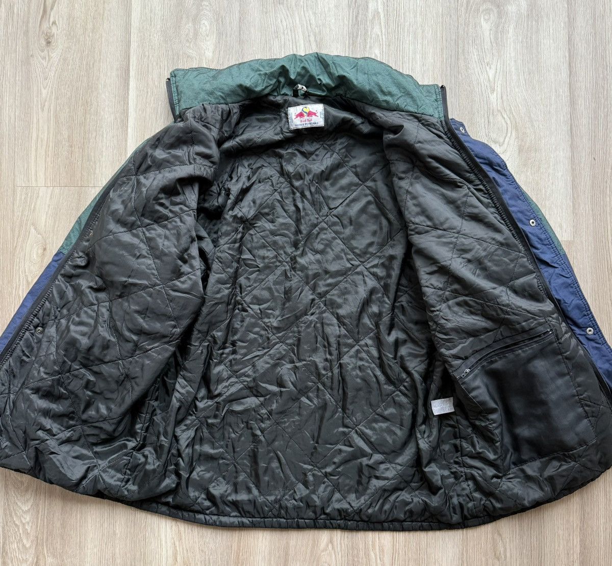 Red Bull Vintage Red Bull Sauber Petronas Malaysia Jacket Size US L / EU 52-54 / 3 - 7 Thumbnail