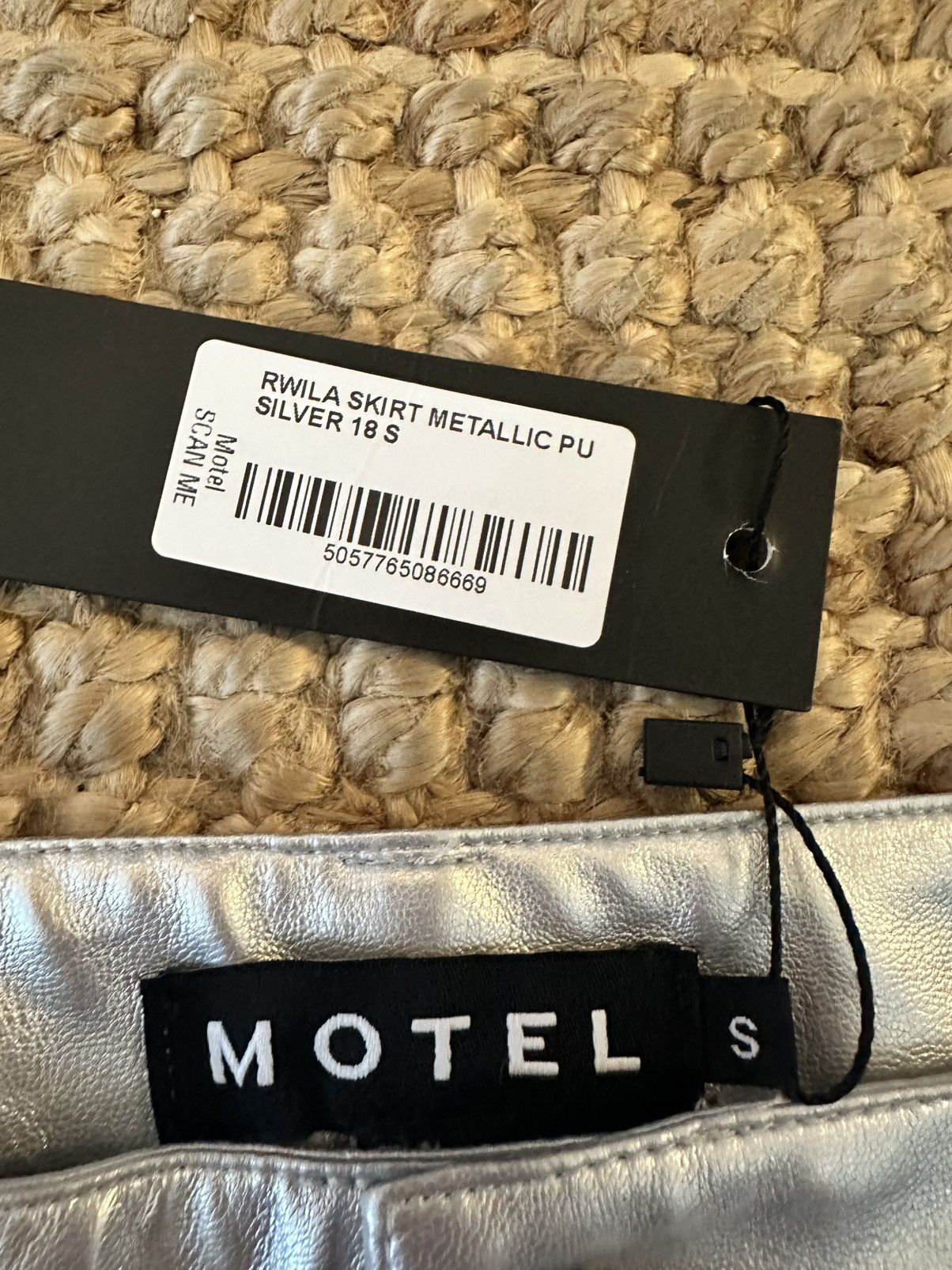 Other Motel Silver Faux Leather Mini Skirt for Night Out NWT Size 27" / US 4 / IT 40 - 6 Thumbnail