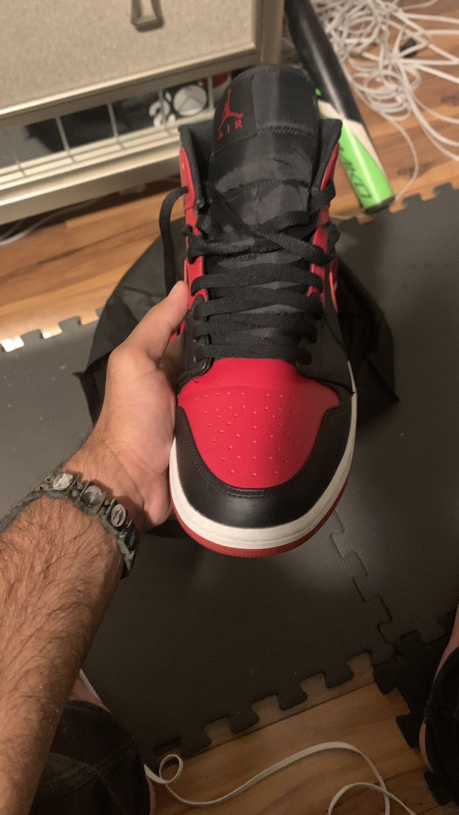 Jordan Brand Air Jordan 1 Breds Mid Size US 11 / EU 44 - 2 Thumbnail