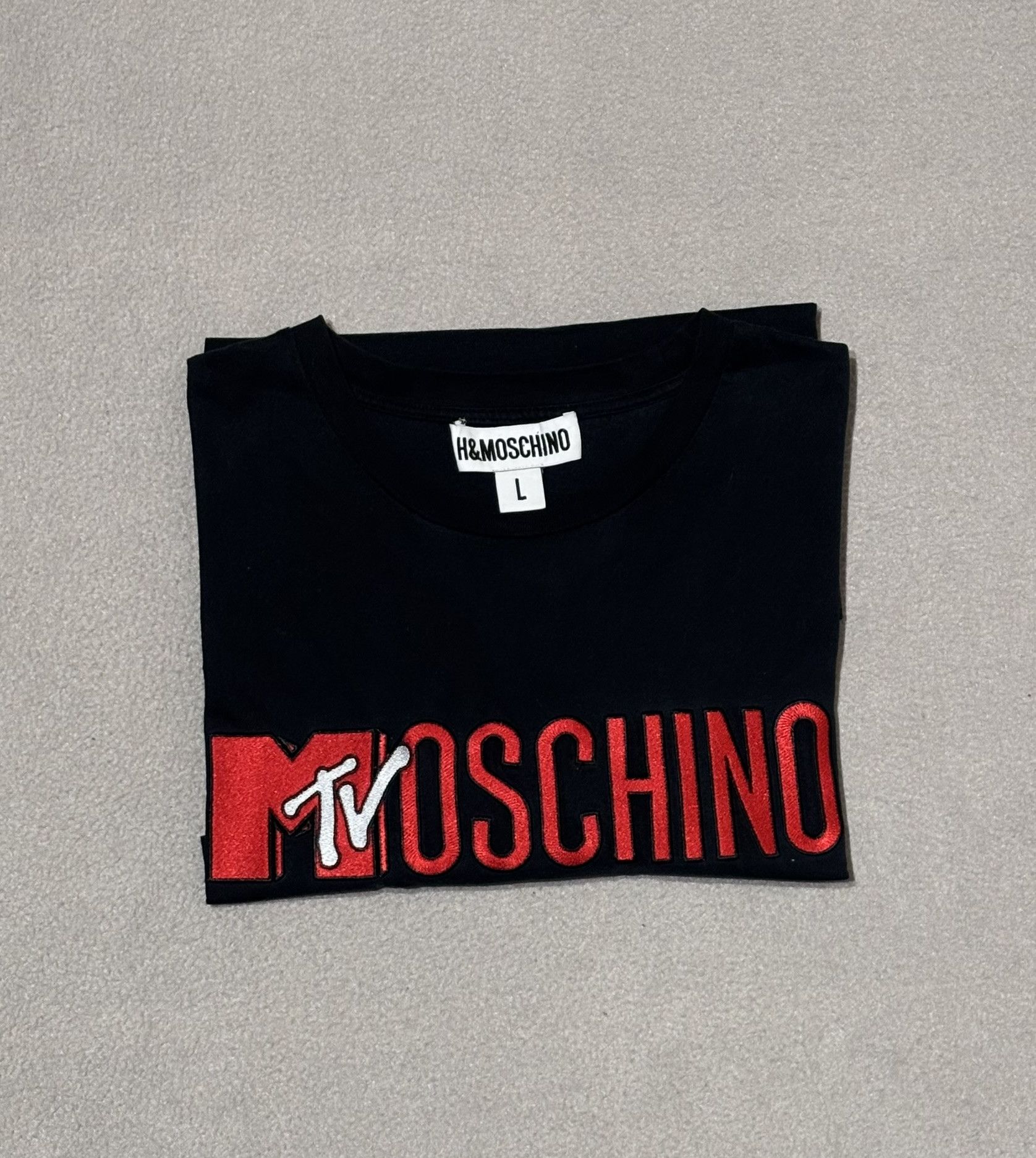 H&M × Moschino Moschino x H&M MTV T-shirt Size. L Size US L / EU 52-54 / 3 - 16 Thumbnail