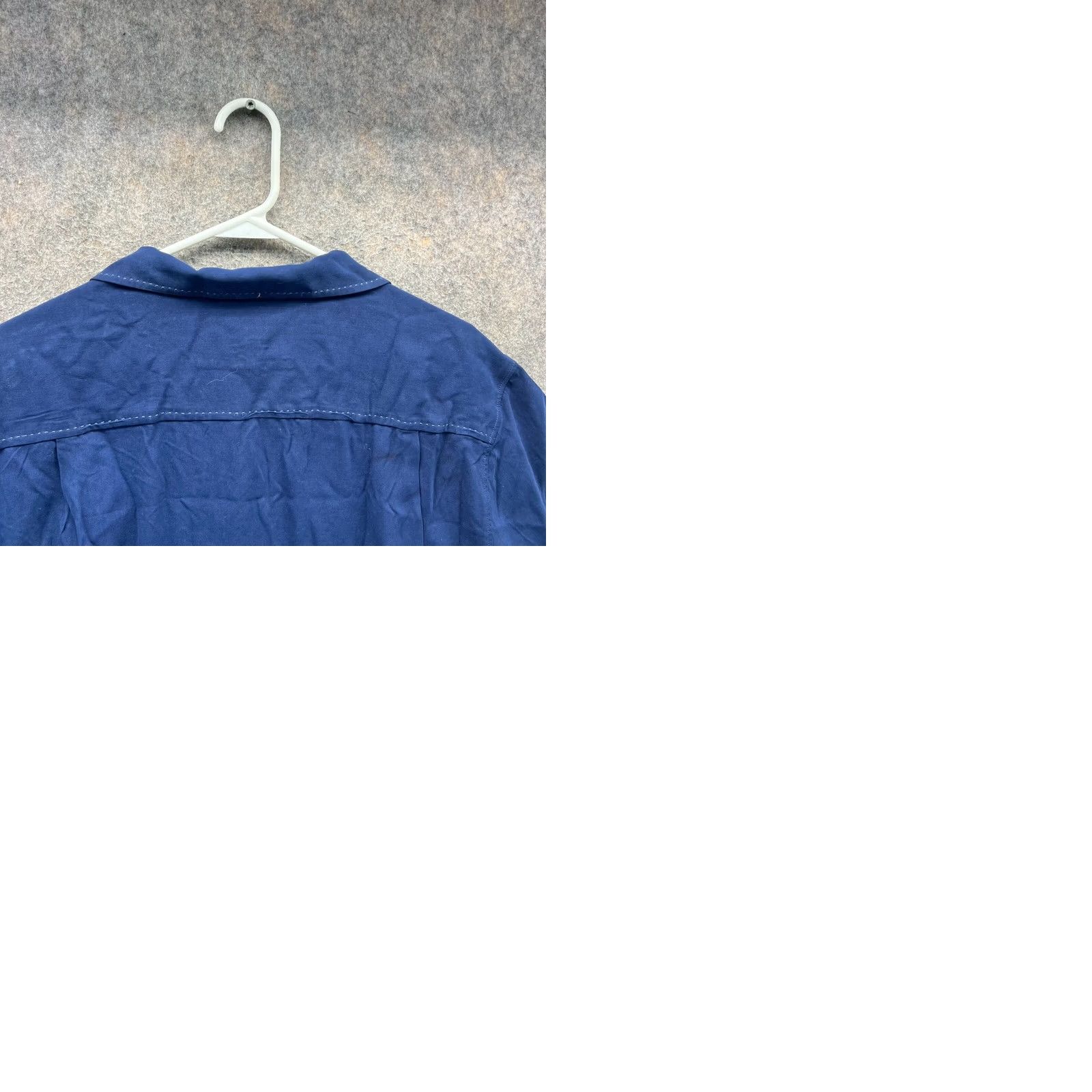 Tommy Bahama Tommy Bahama Shirt Mens Large Blue Navy Button Down Preppy Silk Blank Hawaiian - Vintage Size US L / EU 52-54 / 3 - 9 Thumbnail