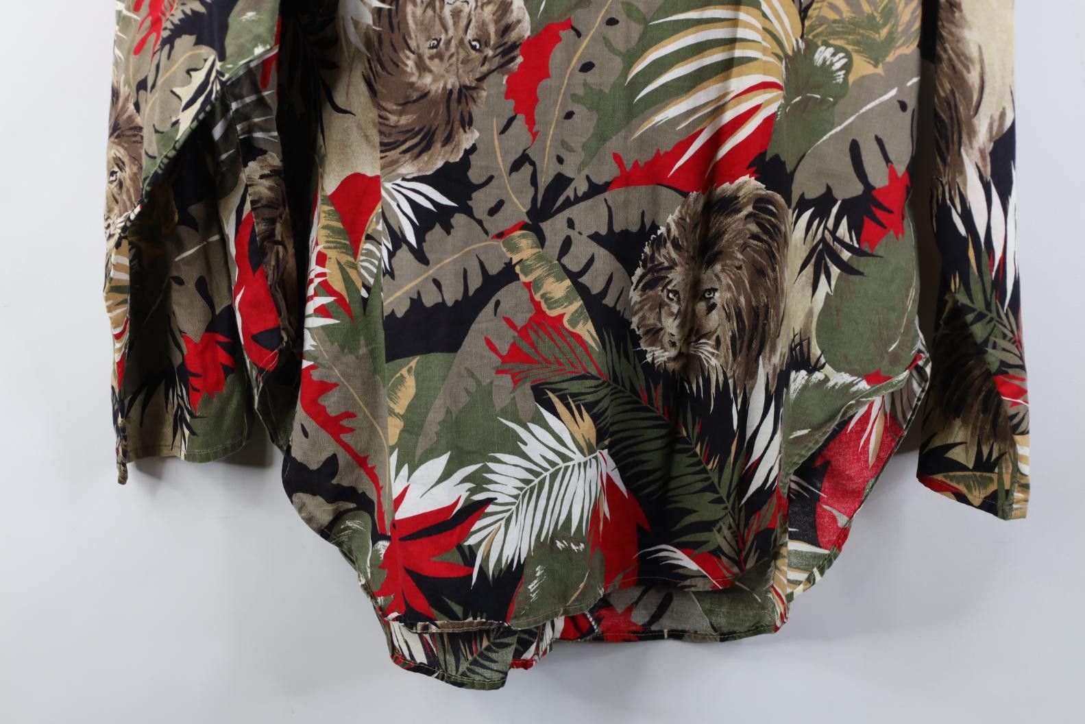 Vintage Vintage 90s Streetwear Lion Luau Camp Collar Button Shirt Size S / US 4 / IT 40 - 13 Thumbnail