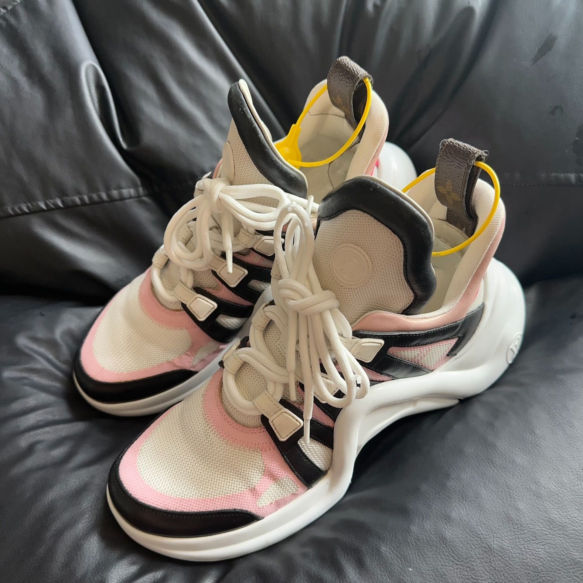 Louis Vuitton Louis Vuitton Pink Lowtop Sneakers 40 Women Size US 9 / IT 39 - 1 Thumbnail