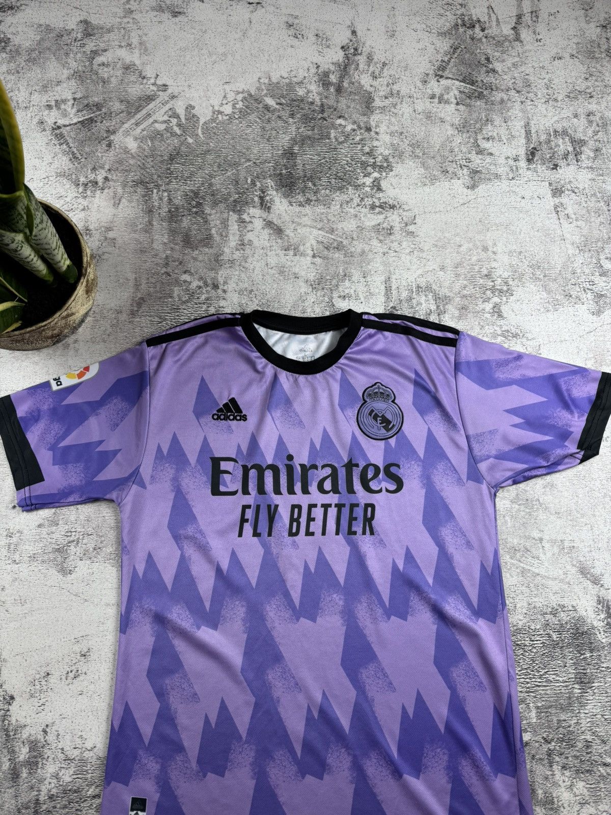 Vintage Real Madrid 2022 2023 Karim Benzema #9 Football Shirt Soccer Jersey T Shirt Tee Size US L / EU 52-54 / 3 - 5 Thumbnail
