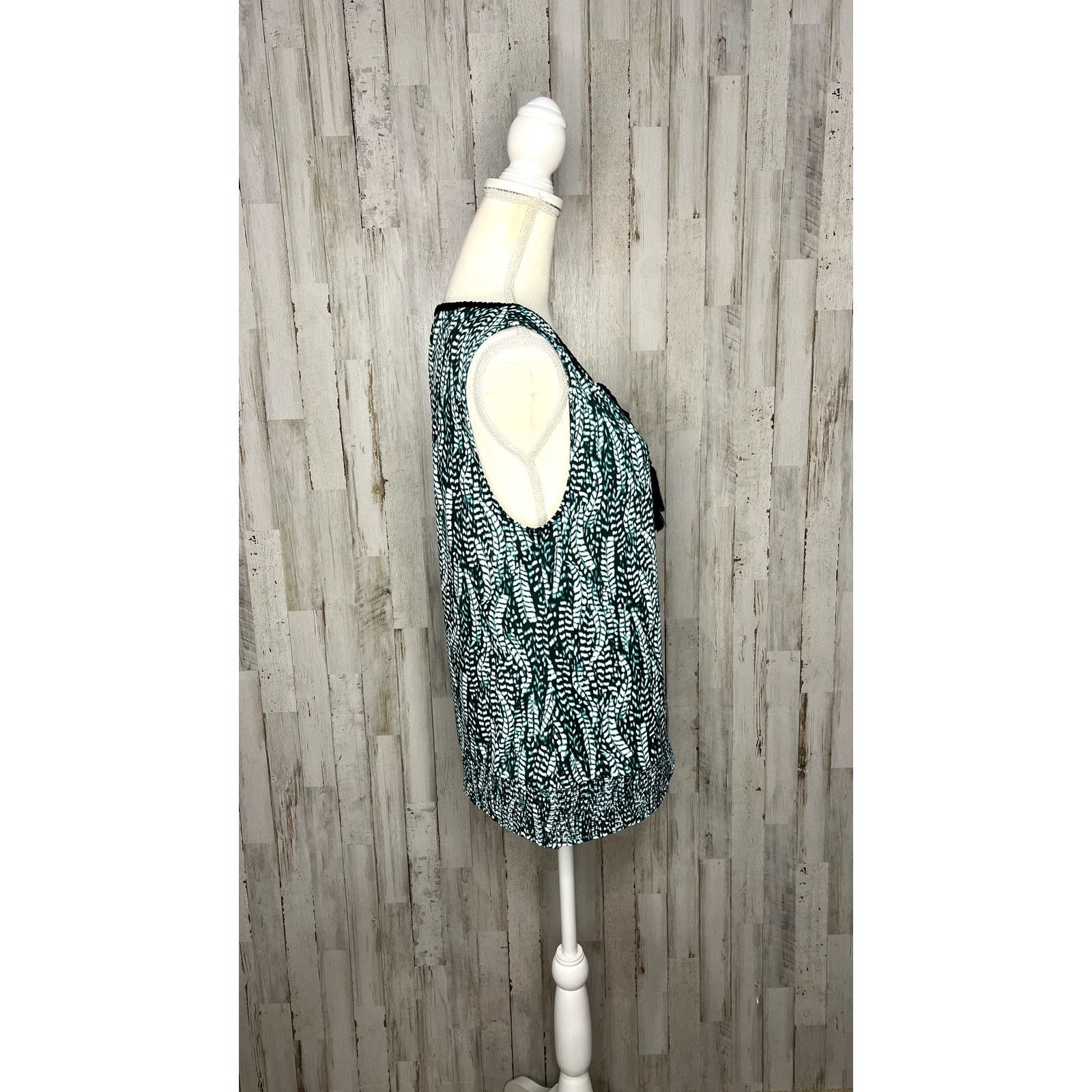 White House Black Market White House Black Market Women's Sleeveless Blouse Medium Size M / US 6-8 / IT 42-44 - 2 Thumbnail