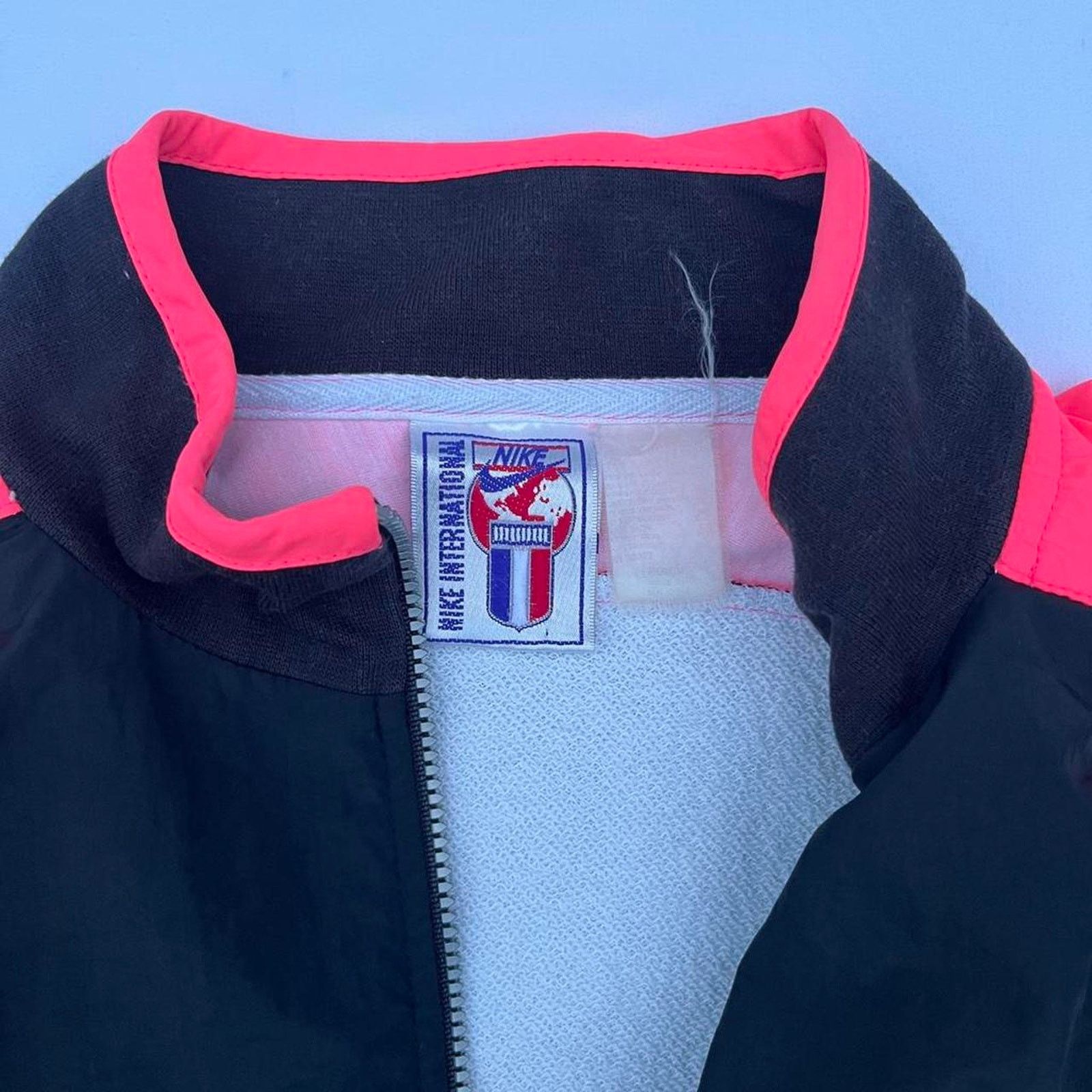 Nike Vintage 1980s NIKE International Track Jacket Mens L Black Size US L / EU 52-54 / 3 - 2 Thumbnail