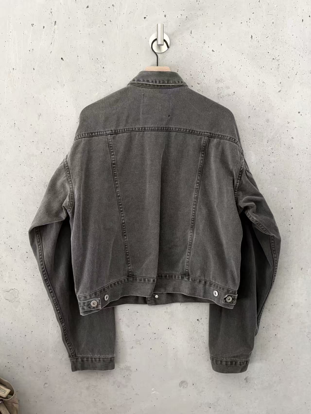 Vuja De GREY UNEVEN DYE TYPE III DENIM JACKET Size 2 Size US L / EU 52-54 / 3 - 2 Thumbnail