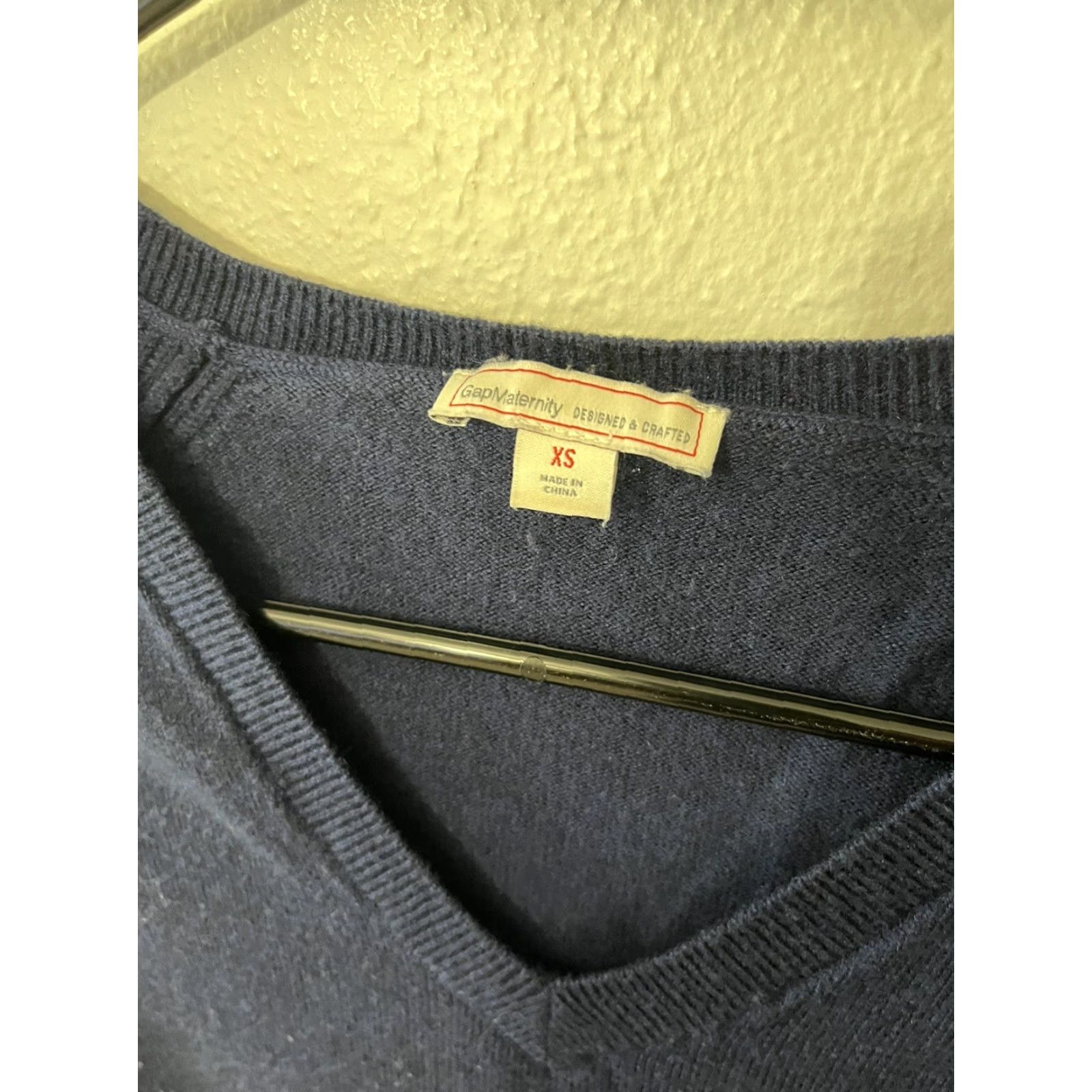 Gap GAP Women's XS Maternity V-Neck Cotton Blend Lightweight Navy Blue Sweater Shirt/Top (Regular) Women Size XS / US 0-2 / IT 36-38 - 3 Thumbnail