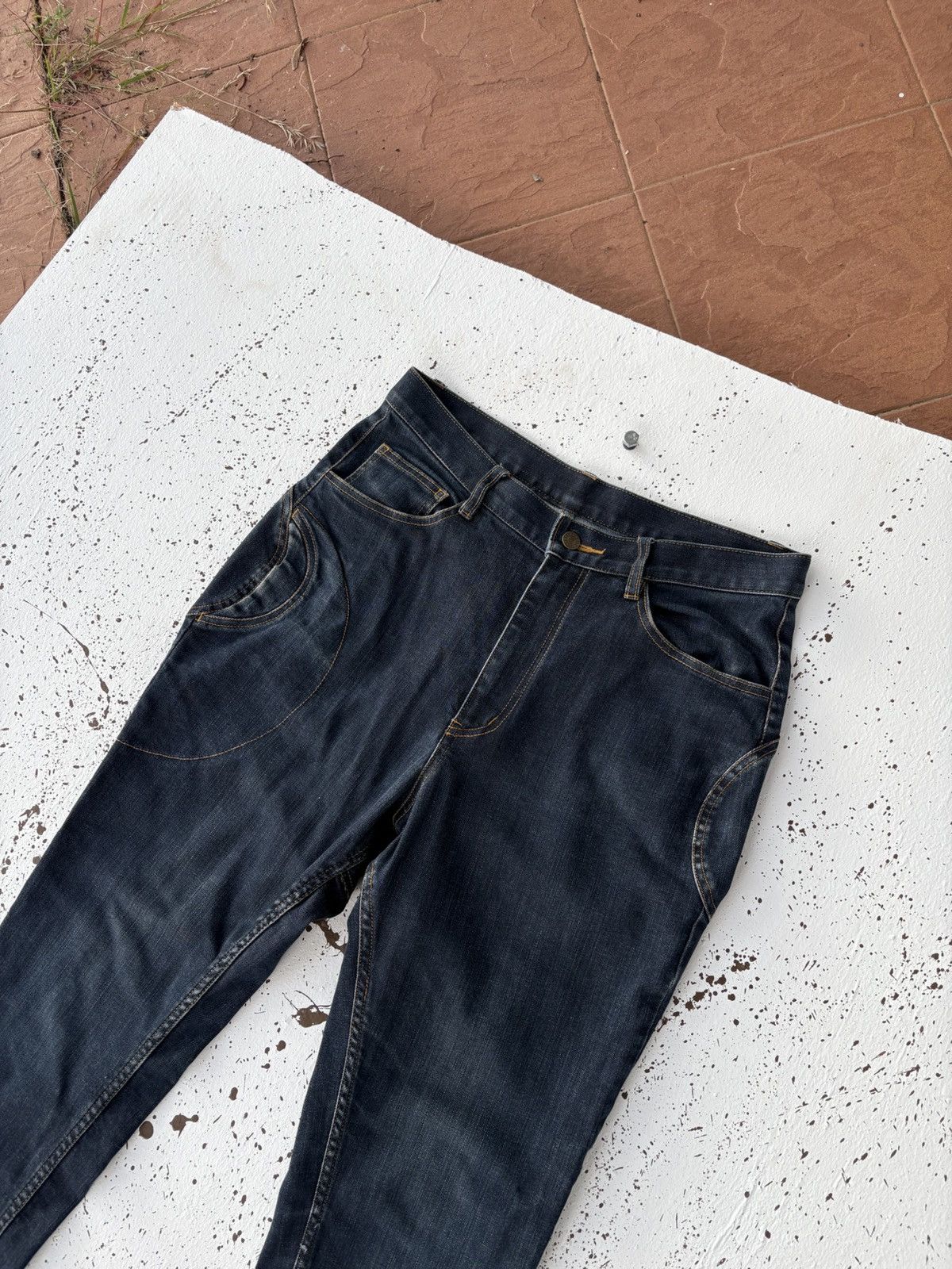 Issey Miyake Issey Miyake Avant-Garde Curved Seam Jeans Japanese Denim Size US 32 / EU 48 - 4 Thumbnail