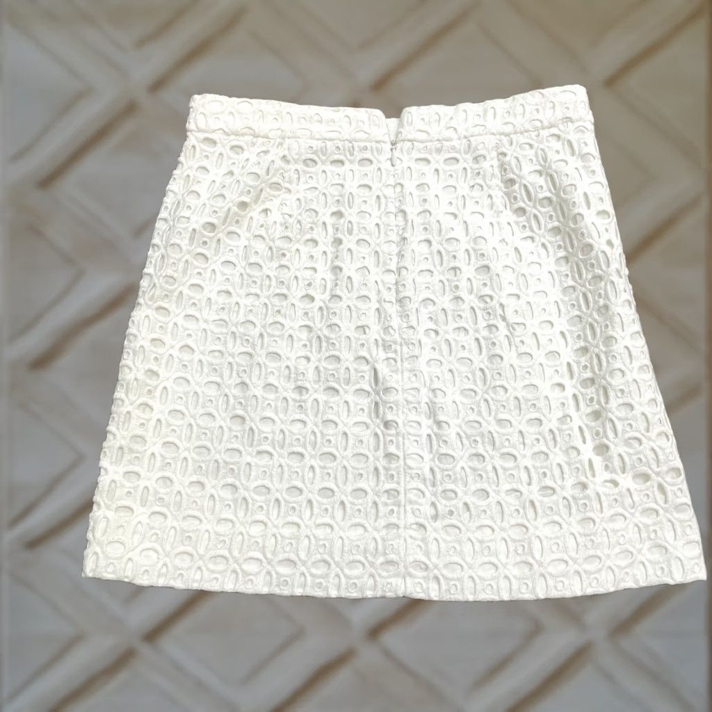 J.Crew J.Crew Embroidered Eyelet Short Mini Pencil Skirt Womens 00 White Cotton Casual Size 25" / US 0 / IT 36 - 1 Thumbnail