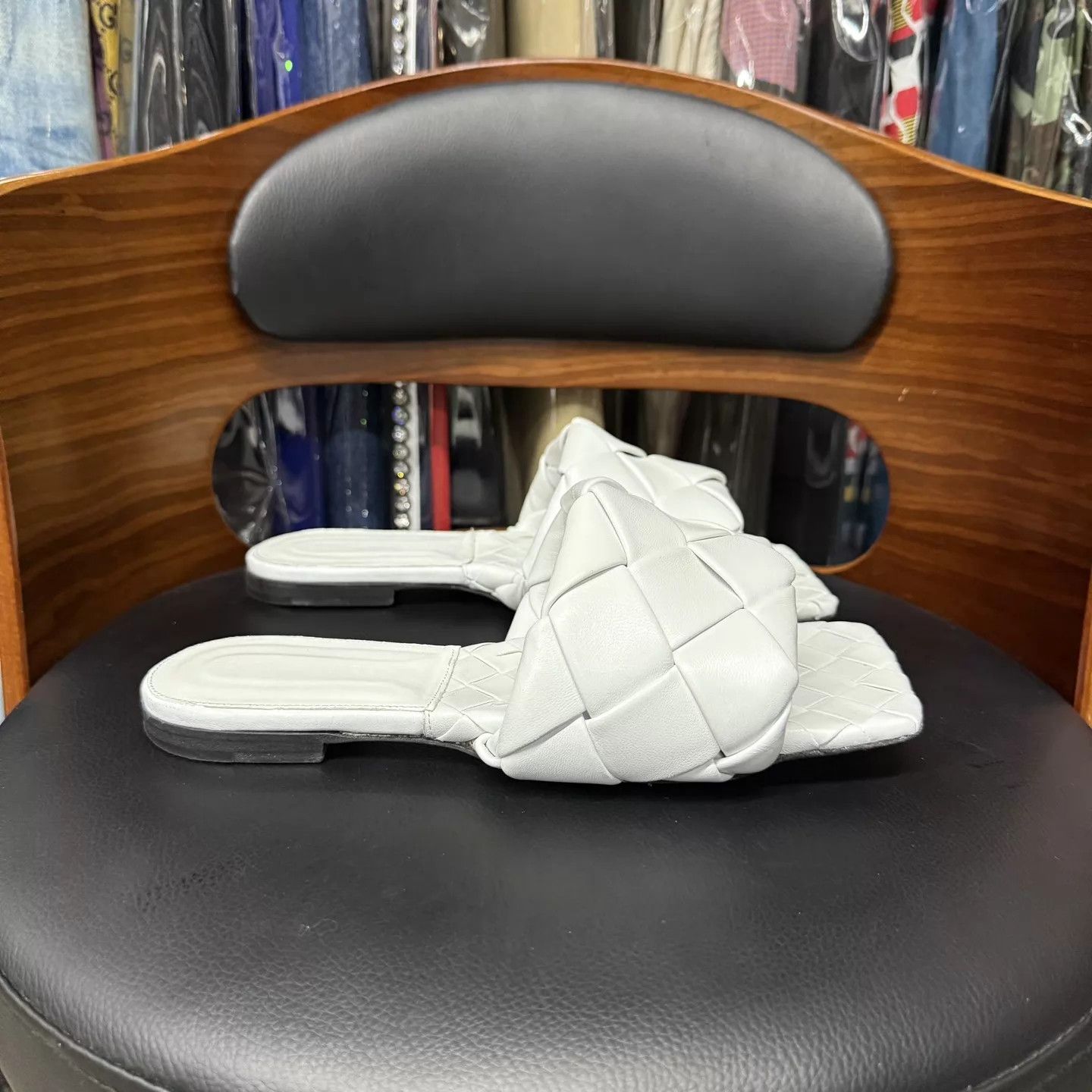 Bottega Veneta Bottega Veneta white classic woven sandals 37 tags on Size US 6.5 / IT 36.5 - 4 Thumbnail