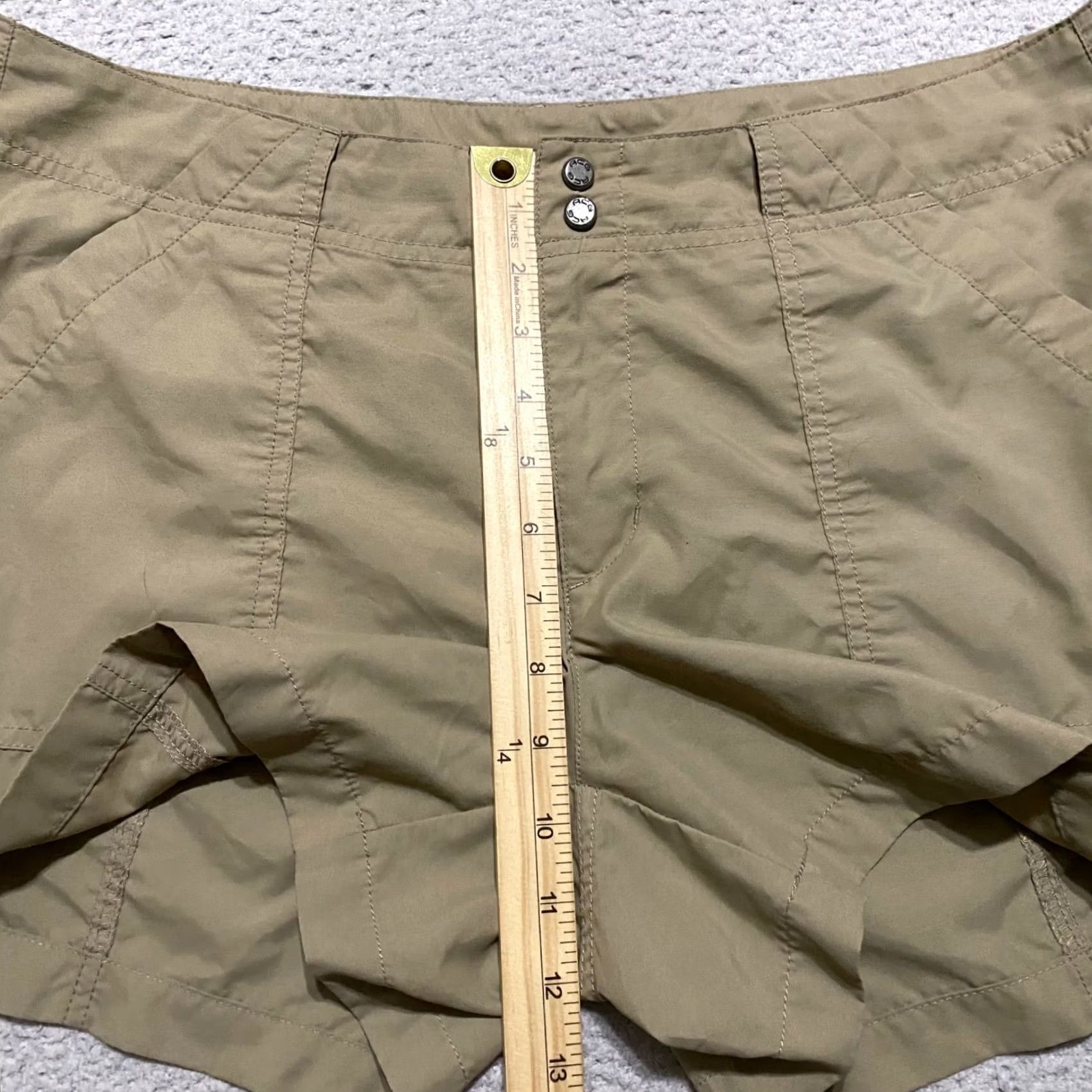Nike ACG Nike ACG Shorts Beige Cargo Outdoor Hiking Womens 14 Adjustable Pockets- 4 in Inseam Casual Activewear Mens Womens Girls Size 36" / US 14 / IT 50 - 6 Thumbnail