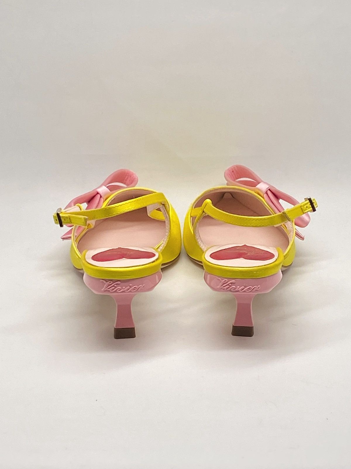 Roger Vivier Roger Vivier 55mm Virgule Bow satin pumps size 36.5 Size US 6.5 / IT 36.5 - 8 Thumbnail