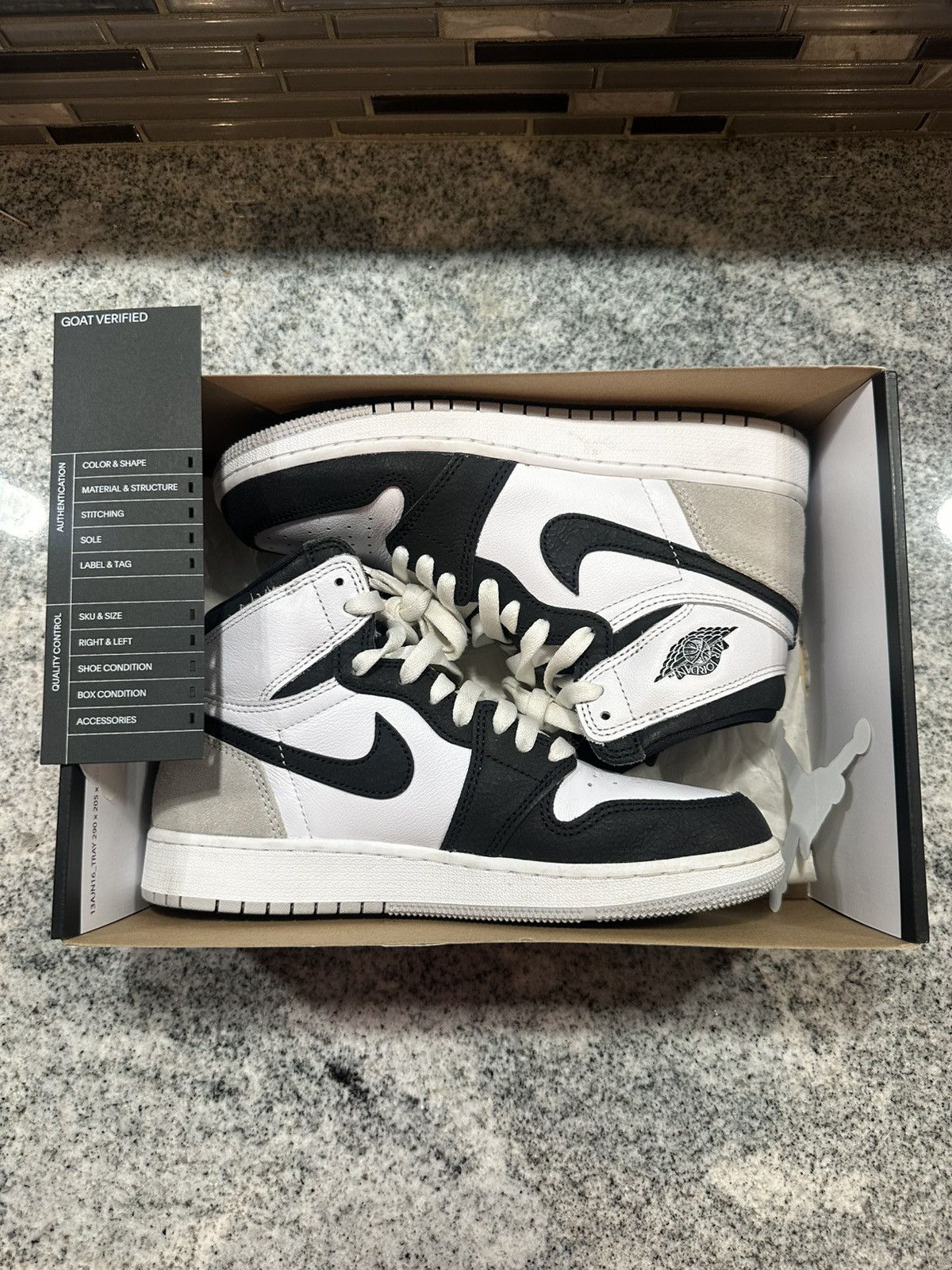 Jordan Brand Air Jordan 1 Retro High OG GS Stage Haze 5.5Y With Box Size US 5.5 / EU 38 - 1 Thumbnail