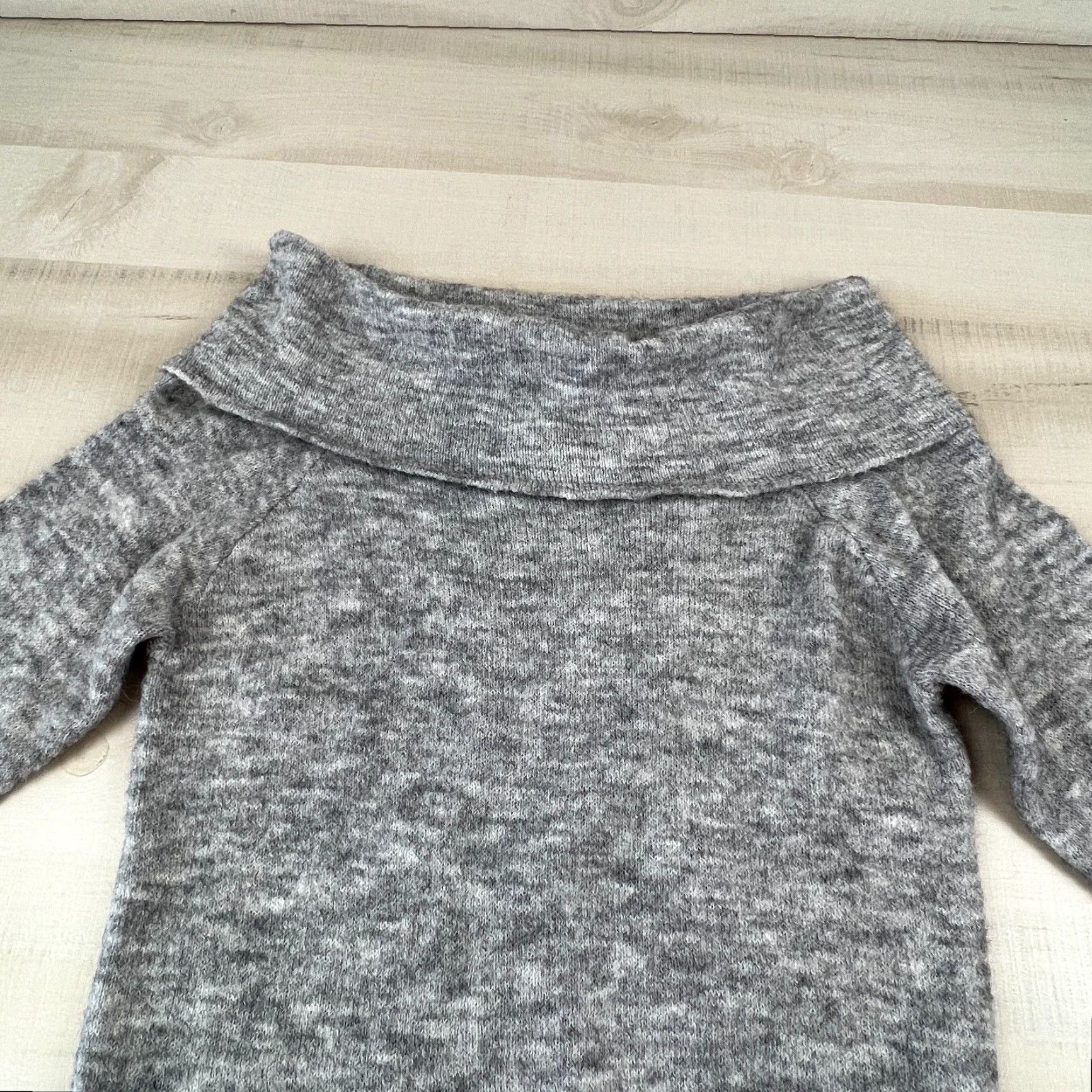 H&M H&M Womens Off Shoulder Sweater XS Gray Wool Alpaca Blend Pullover Long Sleeve Size XS / US 0-2 / IT 36-38 - 2 Thumbnail