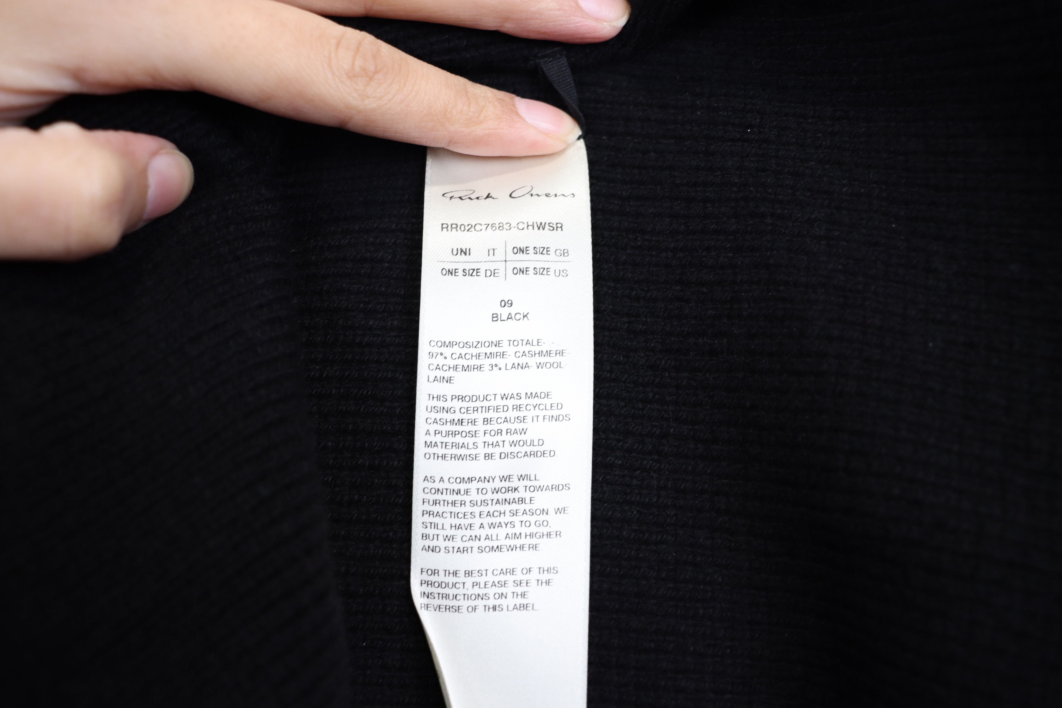 Rick Owens o1rshd One Size V Neck Knit Pullover in Black Size US L / EU 52-54 / 3 - 6 Thumbnail