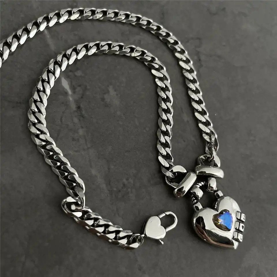 Jewelry Classic Romance Love Heart Necklace Size ONE SIZE - 2 Thumbnail