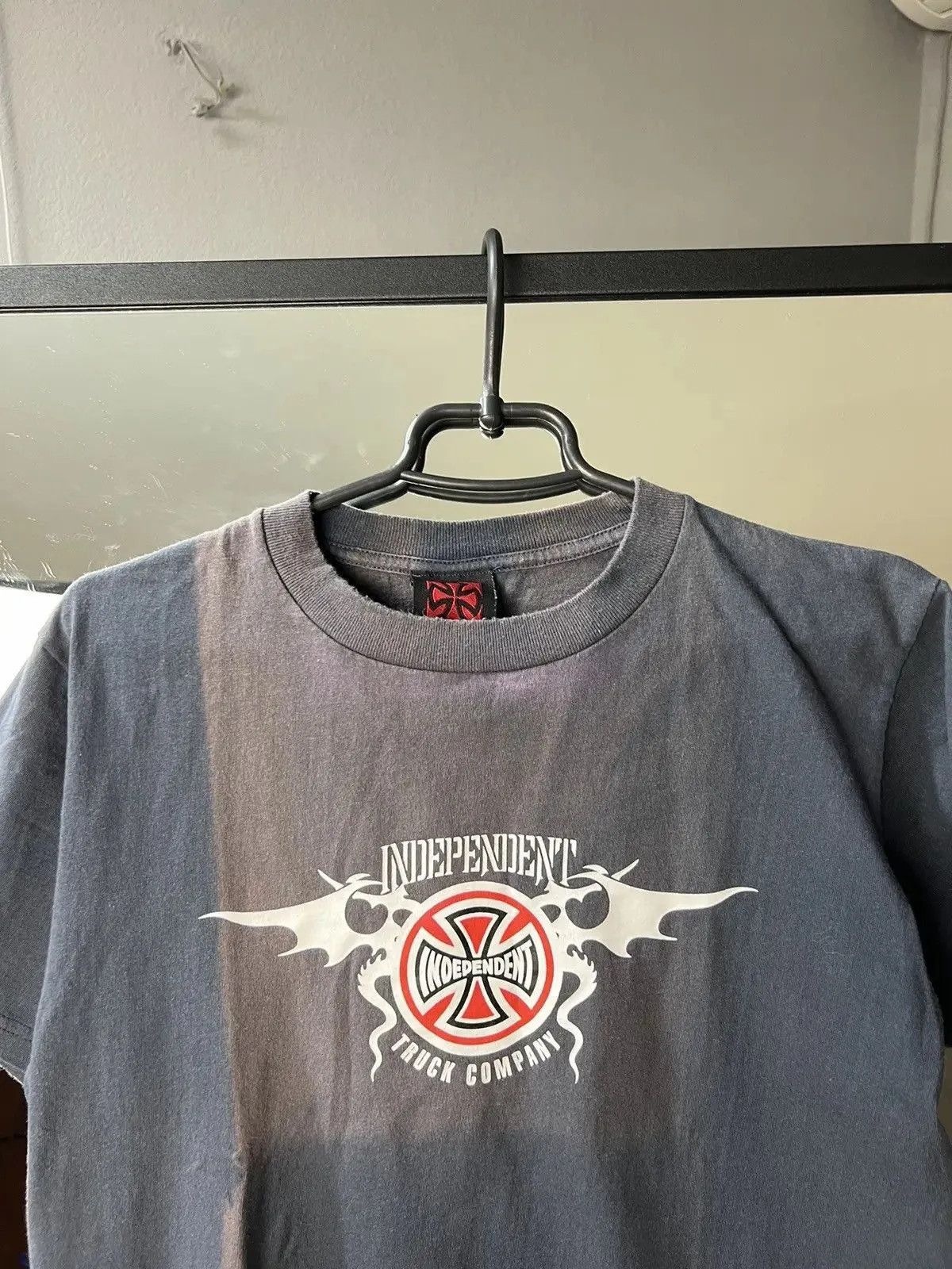 Vintage Vintage Y2K Independent faded t-shirt crash distressed USA Size US M / EU 48-50 / 2 - 5 Thumbnail