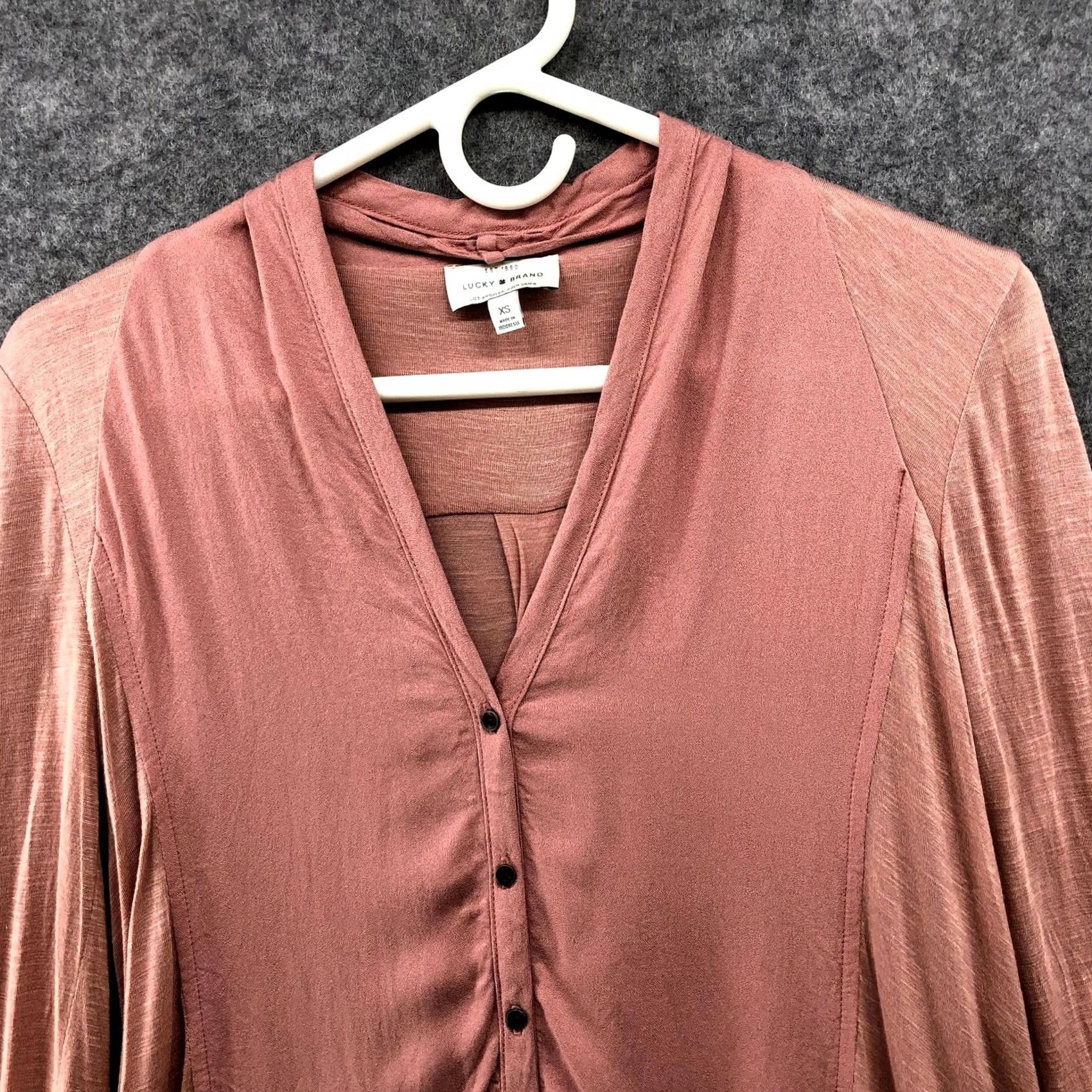 Lucky Brand Lucky Brand Long Sleeve Top Womens XS Pink V-neck Button Front Rayon High Low Blouse Shirt Knit White? Size XS / US 0-2 / IT 36-38 - 3 Thumbnail