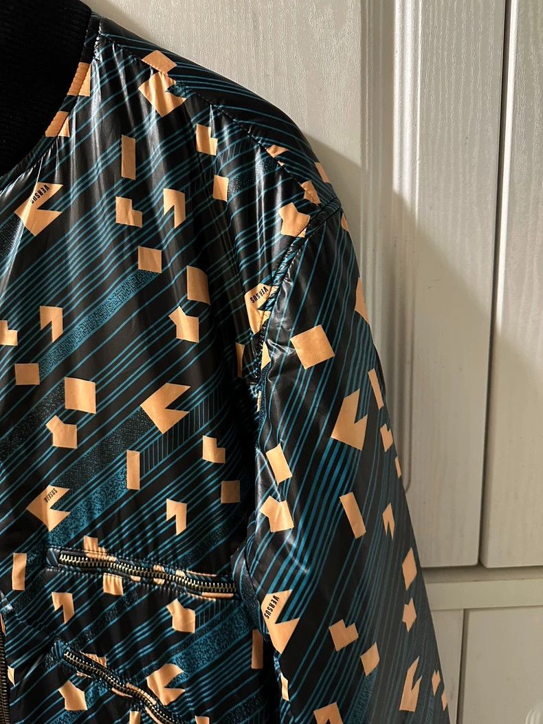 Versace Versace Geometric graphic padded jacket jacket Size US L / EU 52-54 / 3 - 5 Thumbnail