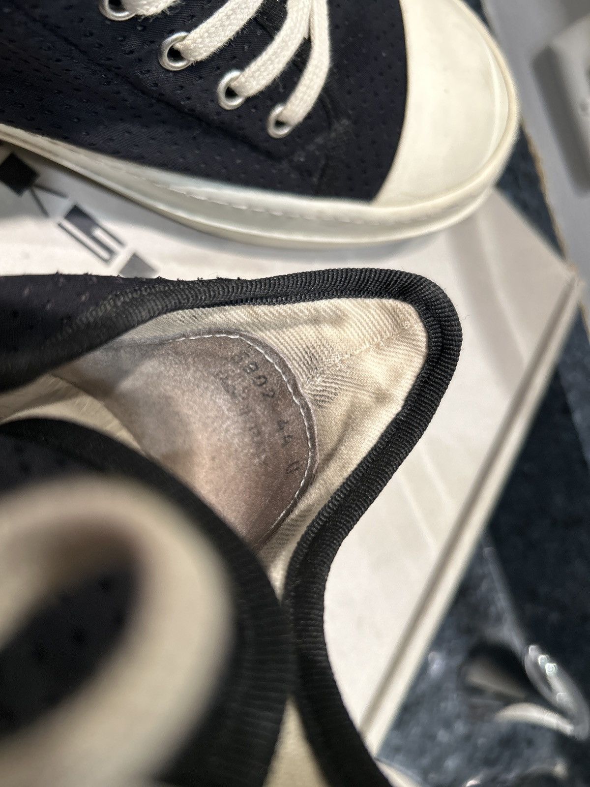 Rick Owens Rick Owen Perforated Ramones ‘Black/Milk’ Size 44 (11US) Size US 11 / EU 44 - 8 Thumbnail