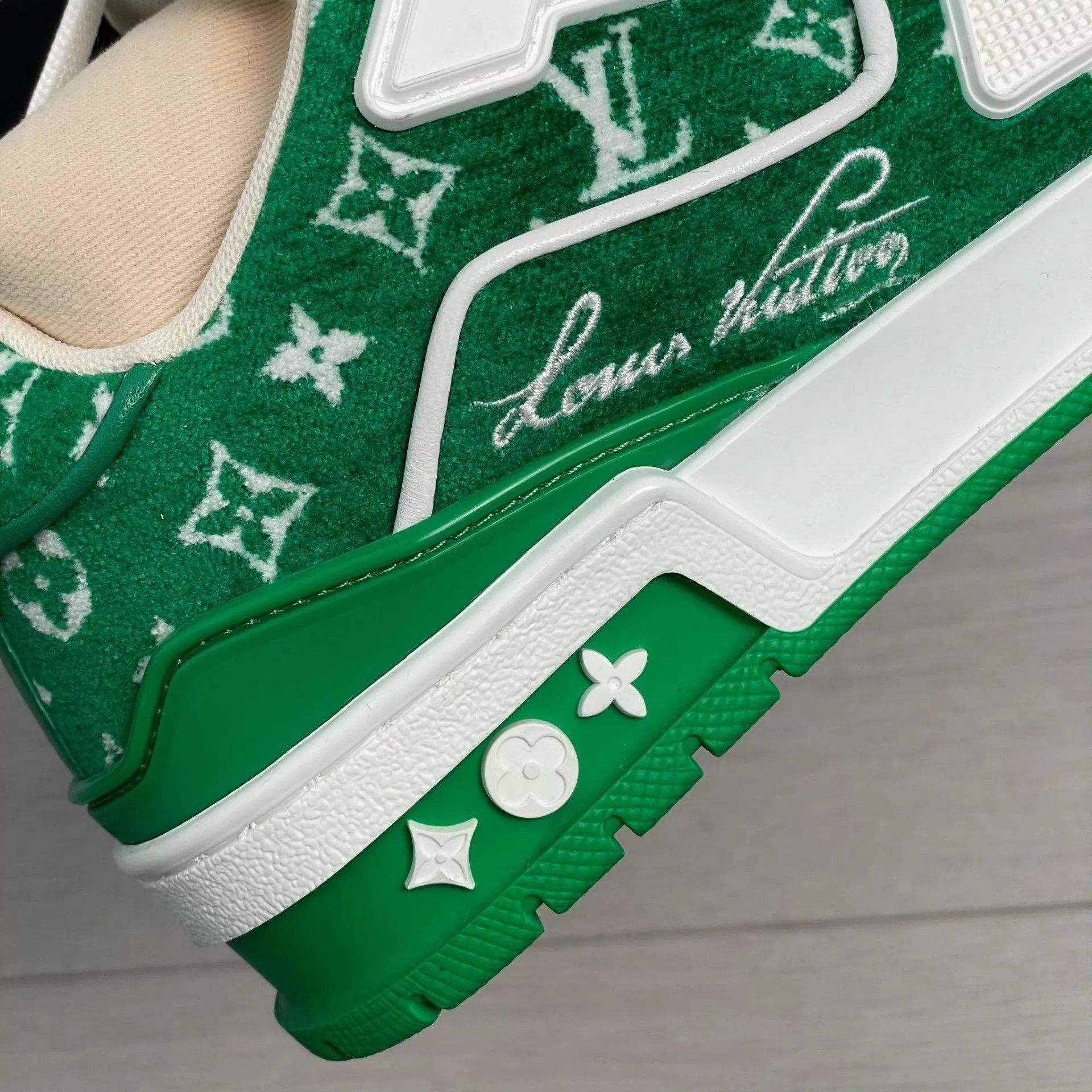 Louis Vuitton LV Trainer White Green Flocked 35.5 Size US 5 / IT 35 - 8 Thumbnail