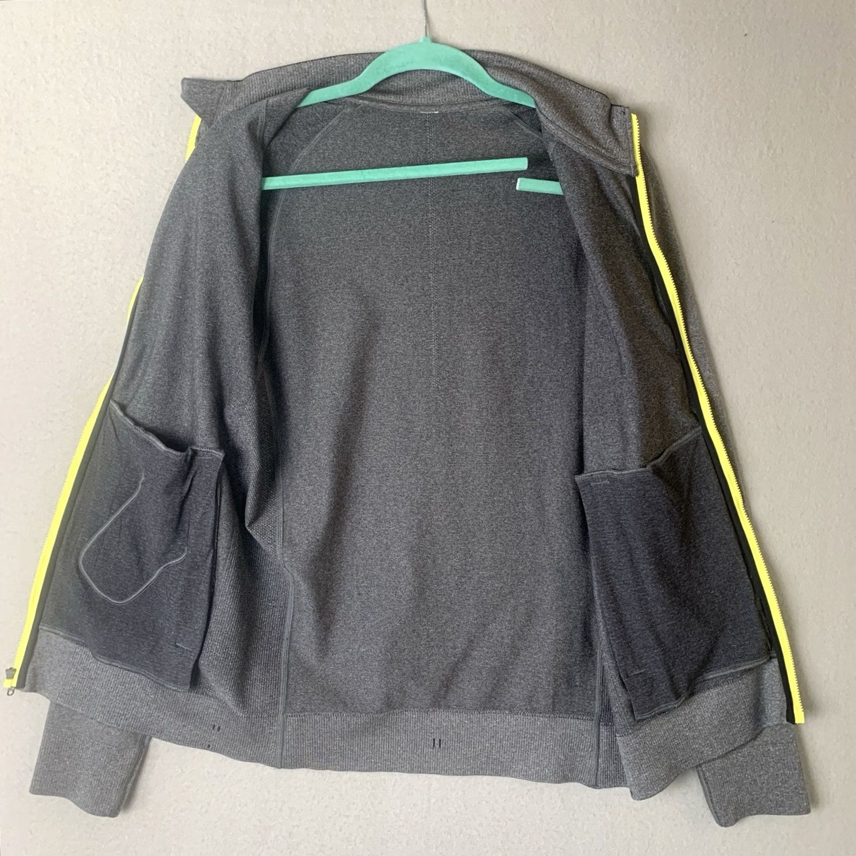 Lululemon Lululemon Pulse Jacket Mens Small Gray Full Zip Stretch Activewear Athletic Pocket Slim Mid-Length Regular Fit Shirt Hoodie not included Size US S / EU 44-46 / 1 - 3 Thumbnail