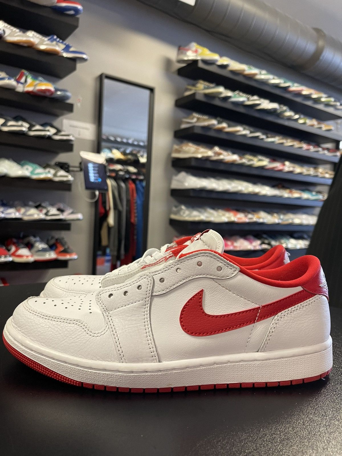 Jordan Brand Size 10 - Jordan 1 Low Retro University Red Clean! Size US 10 / EU 43 - 1 Thumbnail