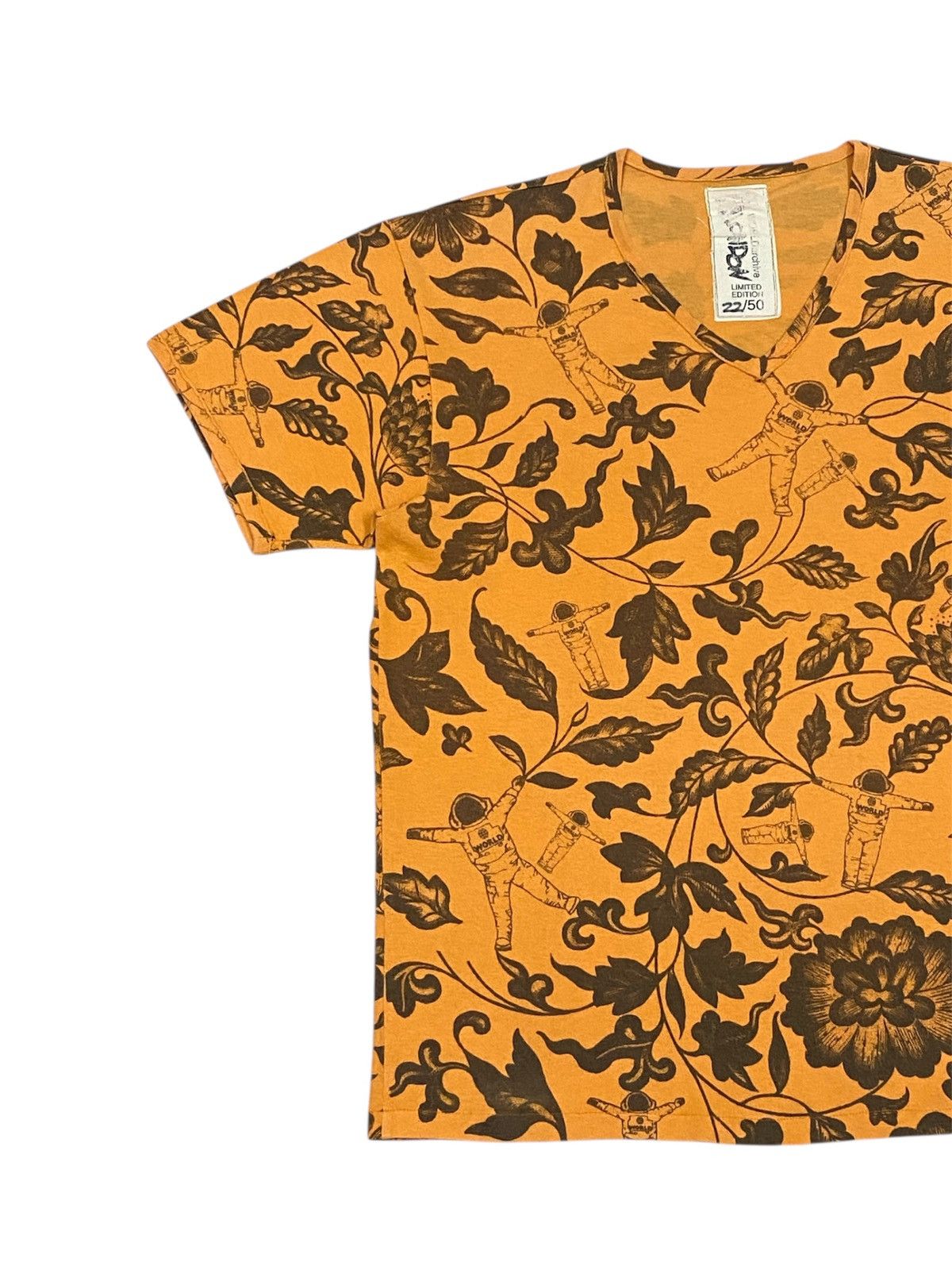 Comme des Garcons Comme Des Garçons“WORLD ARCHIVE LANDON”LIMITED EDITION 22/50 Size US M / EU 48-50 / 2 - 4 Thumbnail