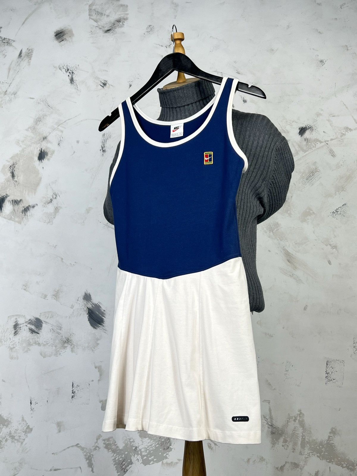 Nike Vintage Nike Court Tennis Sleeveless Dress Jersey 12-14 M-L Size L / US 10 / IT 46 - 1 Thumbnail