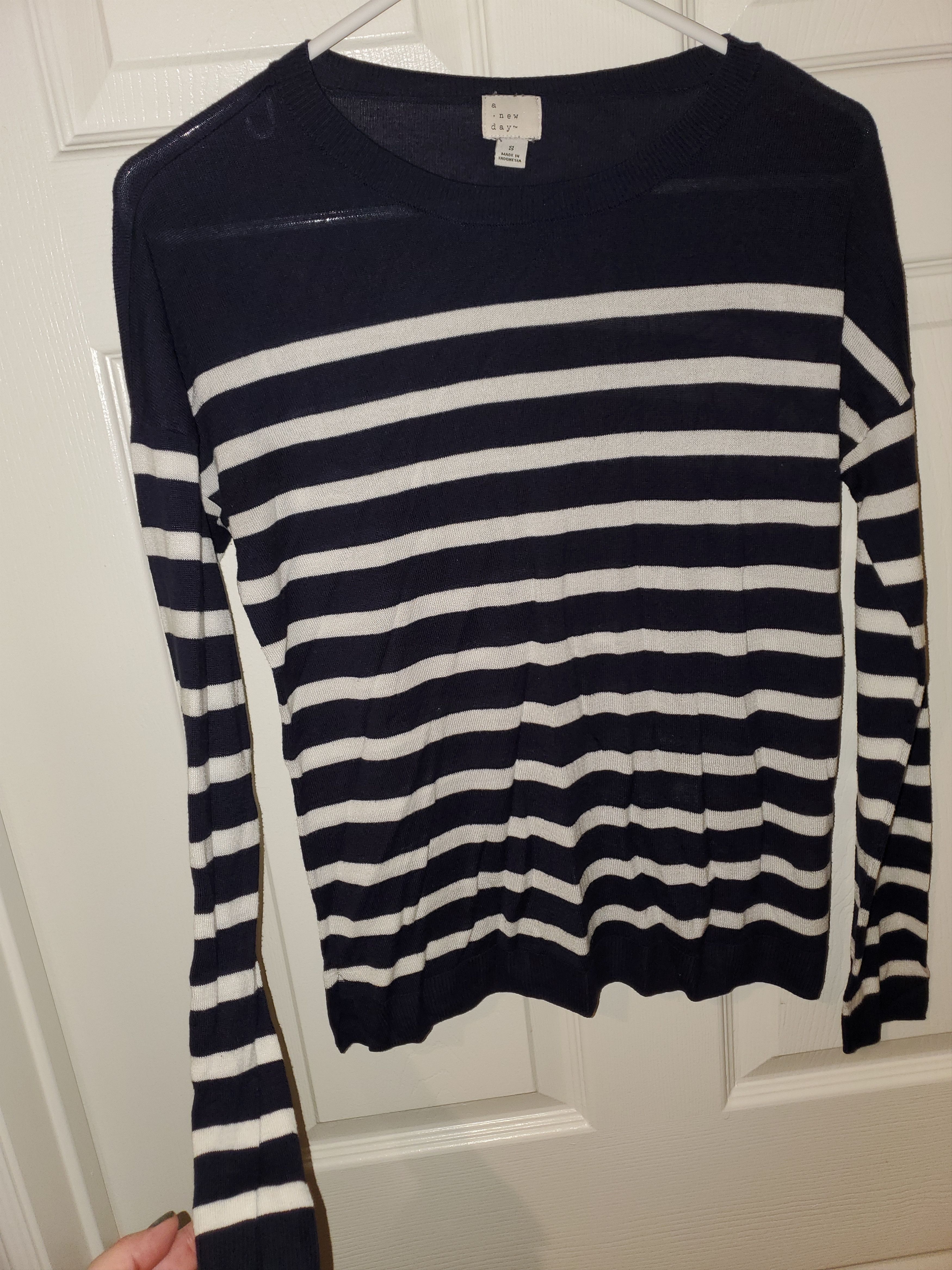 Other Navy blue and white lightweight striped sweater (size s) Size S / US 4 / IT 40 - 2 Thumbnail