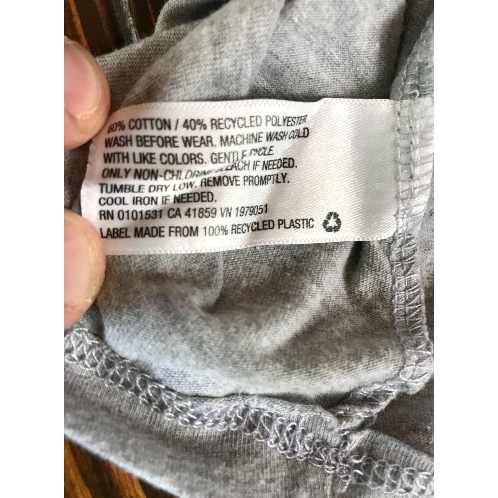 Vintage Friends shirt Women's XL Gray Cropped Top T-Shirt Cropped Modern 90s TV Show Friends Womens XL Gray Cropped Top Size XL / US 12-14 / IT 48-50 - 6 Thumbnail
