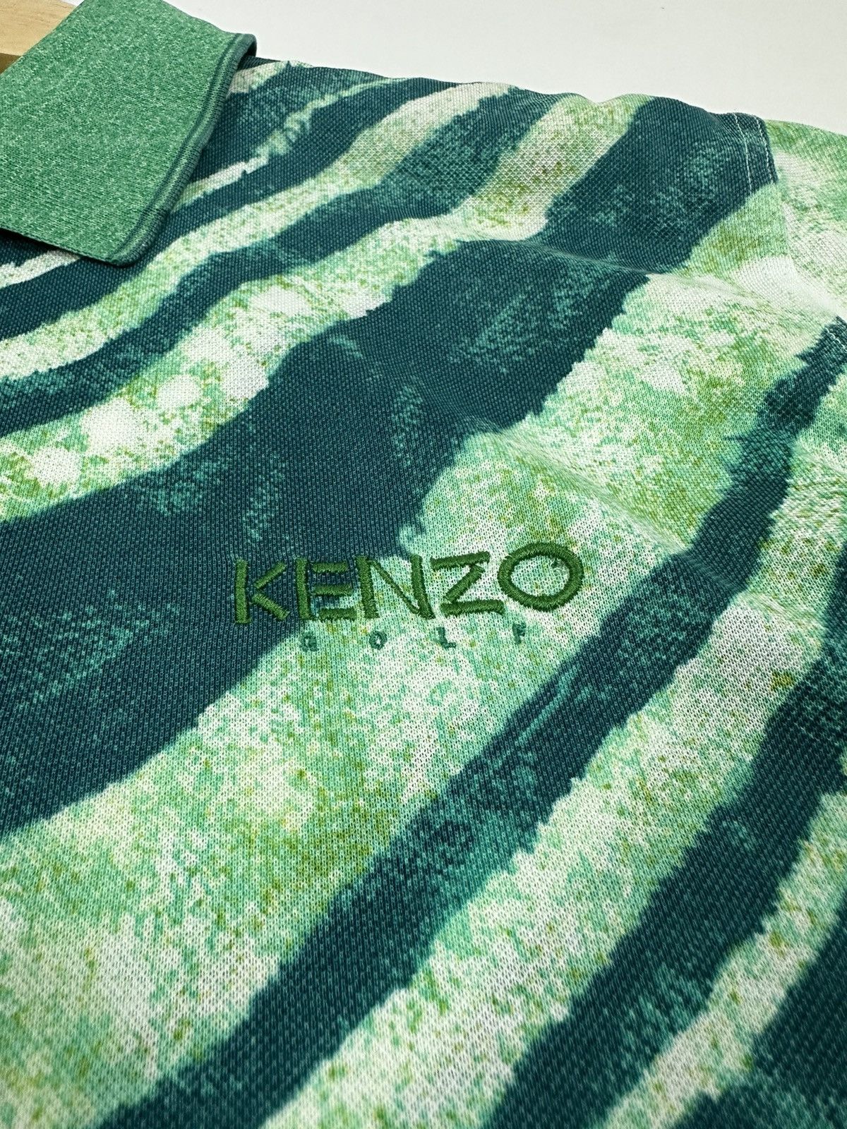 Kenzo × Vintage Vintage Kenzo Golf PoloShirt Nice Fullprint Art Size US L / EU 52-54 / 3 - 2 Thumbnail