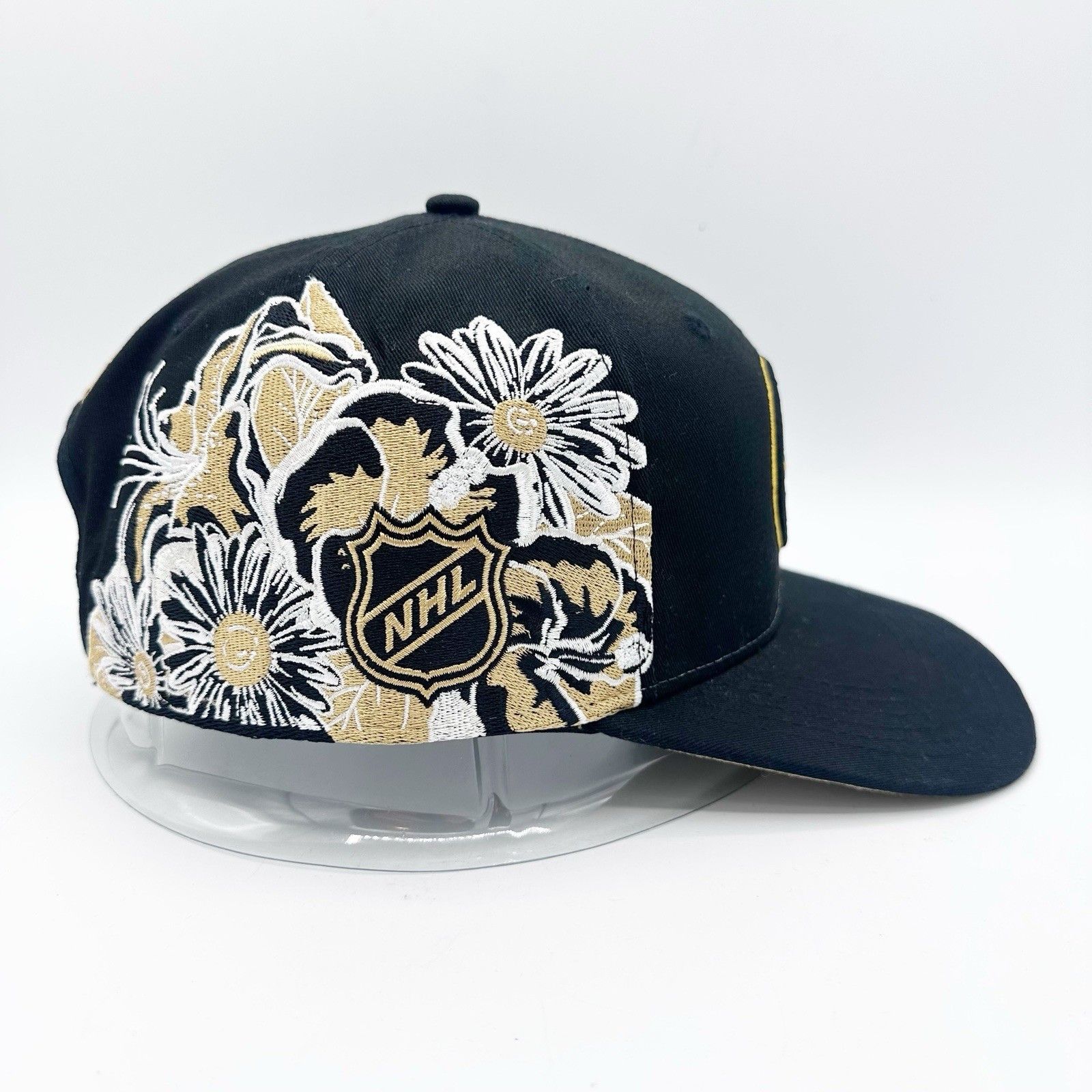 Starter Vintage Starter Boston Bruins Floral Wraparound Snap Back Size ONE SIZE - 4 Thumbnail