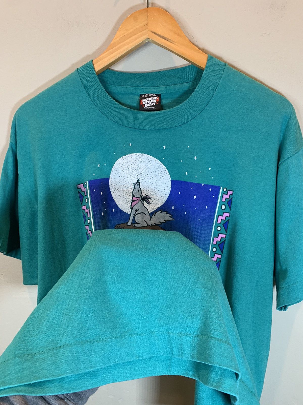 Vintage *RARE* Vintage Nevada Nite Life Coyote Single Stitch T-Shirt Size US XL / EU 56 / 4 - 4 Thumbnail