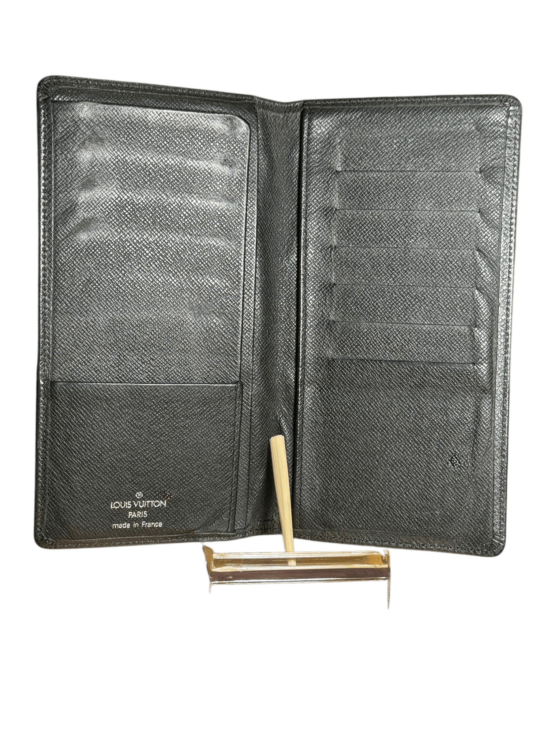 Louis Vuitton Louis Vuitton Genuine Leather Wallet in Excellent Condition. Size ONE SIZE - 7 Thumbnail