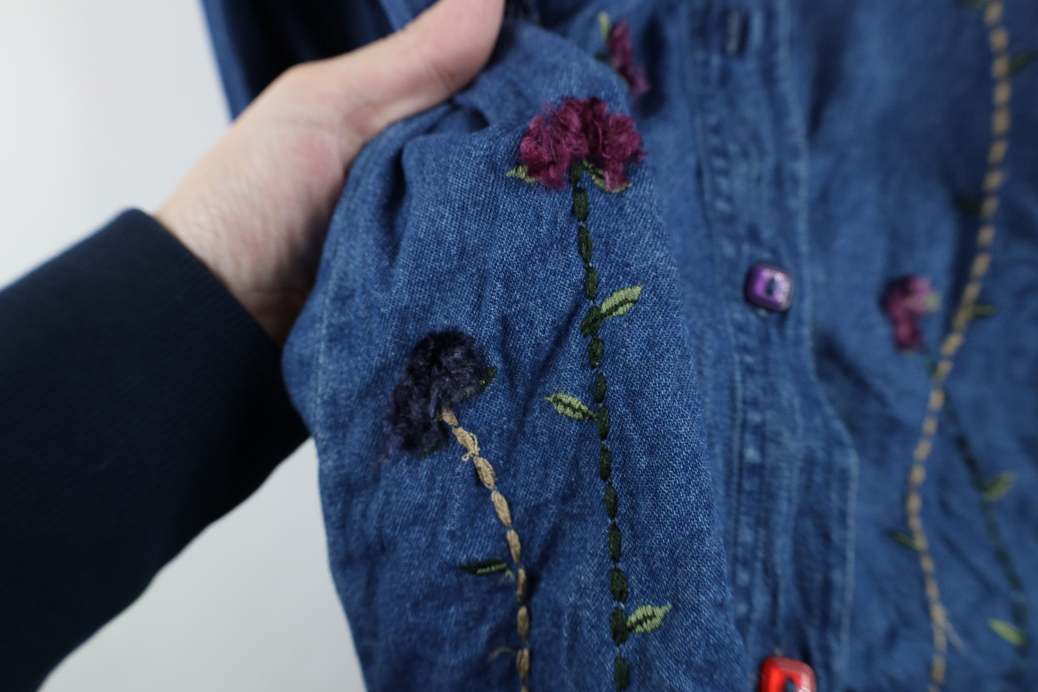 Vintage Vintage 90s Streetwear Embroidered Flower Denim Button Shirt Size XL / US 12-14 / IT 48-50 - 8 Thumbnail