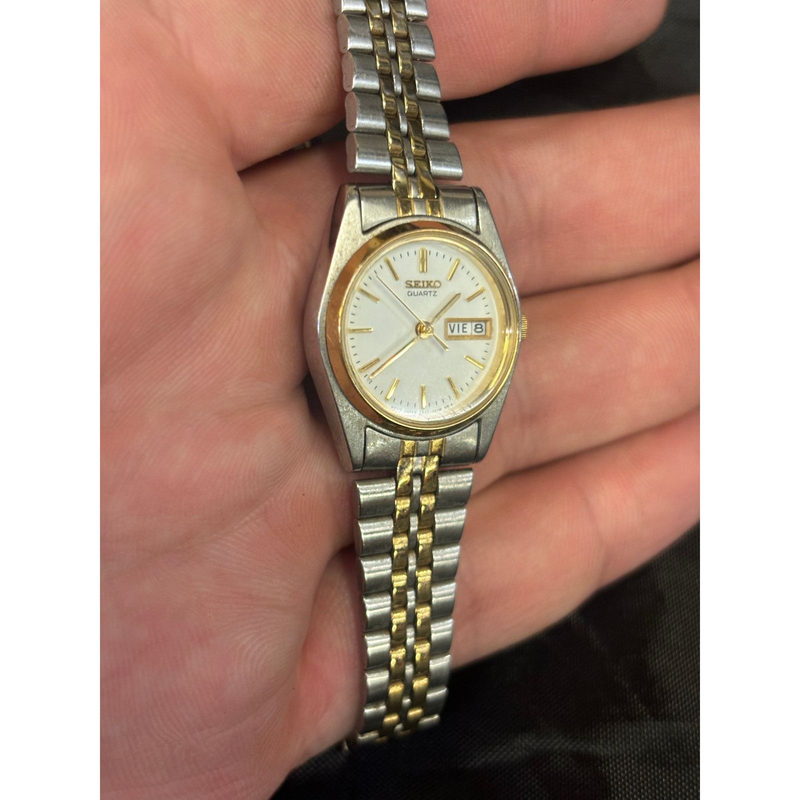 Seiko Seiko 7N83-0011 2-Tone Day/Date Womens Watch! New Battery! Size ONE SIZE - 7 Thumbnail