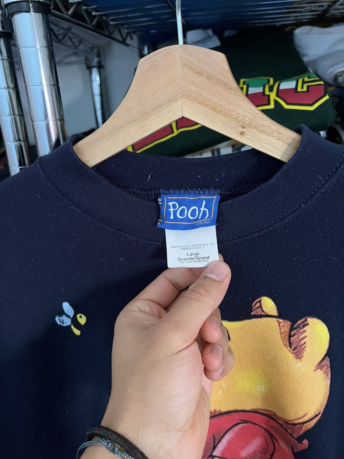 Disney 90s Winnie The Pooh Bee Crewneck Size US L / EU 52-54 / 3 - 4 Thumbnail