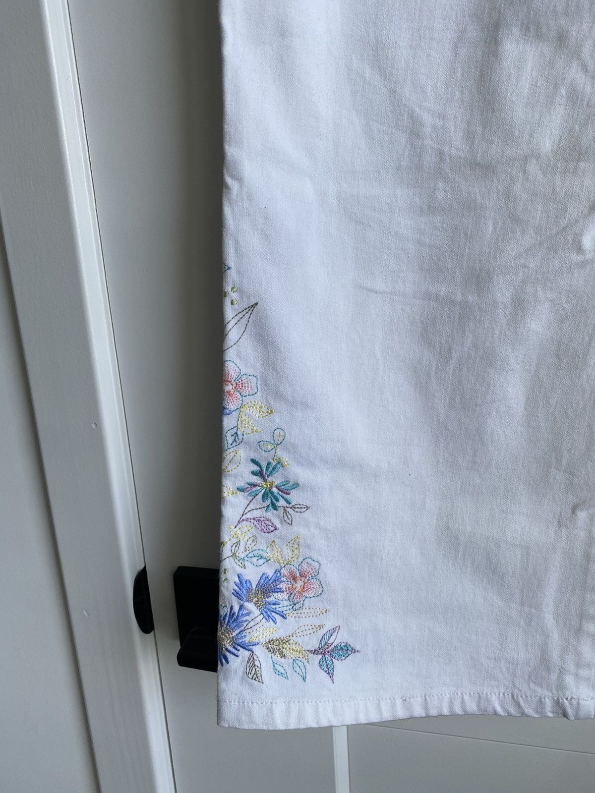 Denim & Co. Denim & Co. Womens Denim Jeans White Embroidered Floral NWOT Size 38" / US 16 / IT 52 - 8 Thumbnail