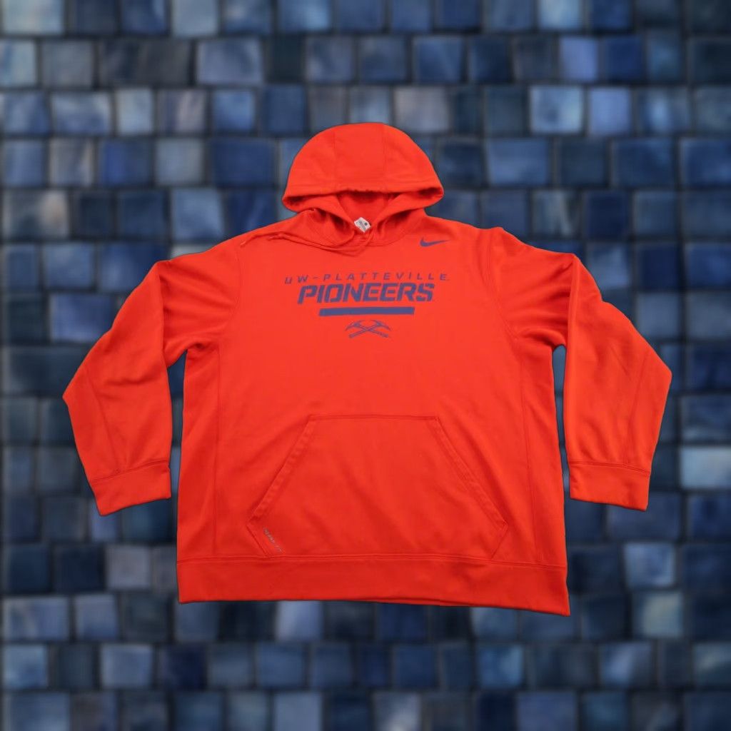 Nike Nike Therma Fit Hoodie Sweatshirt XL Men University Orange Pullover All Seasons Hooded Sports 90s Decade Size US XL / EU 56 / 4 - 1 Thumbnail