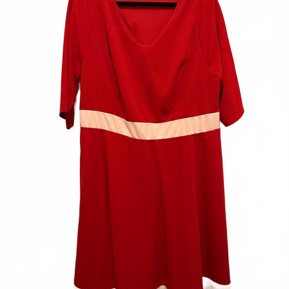 Designer Chic Red Dress with White Accents Size 4XL / US 24-26 - 1 Thumbnail