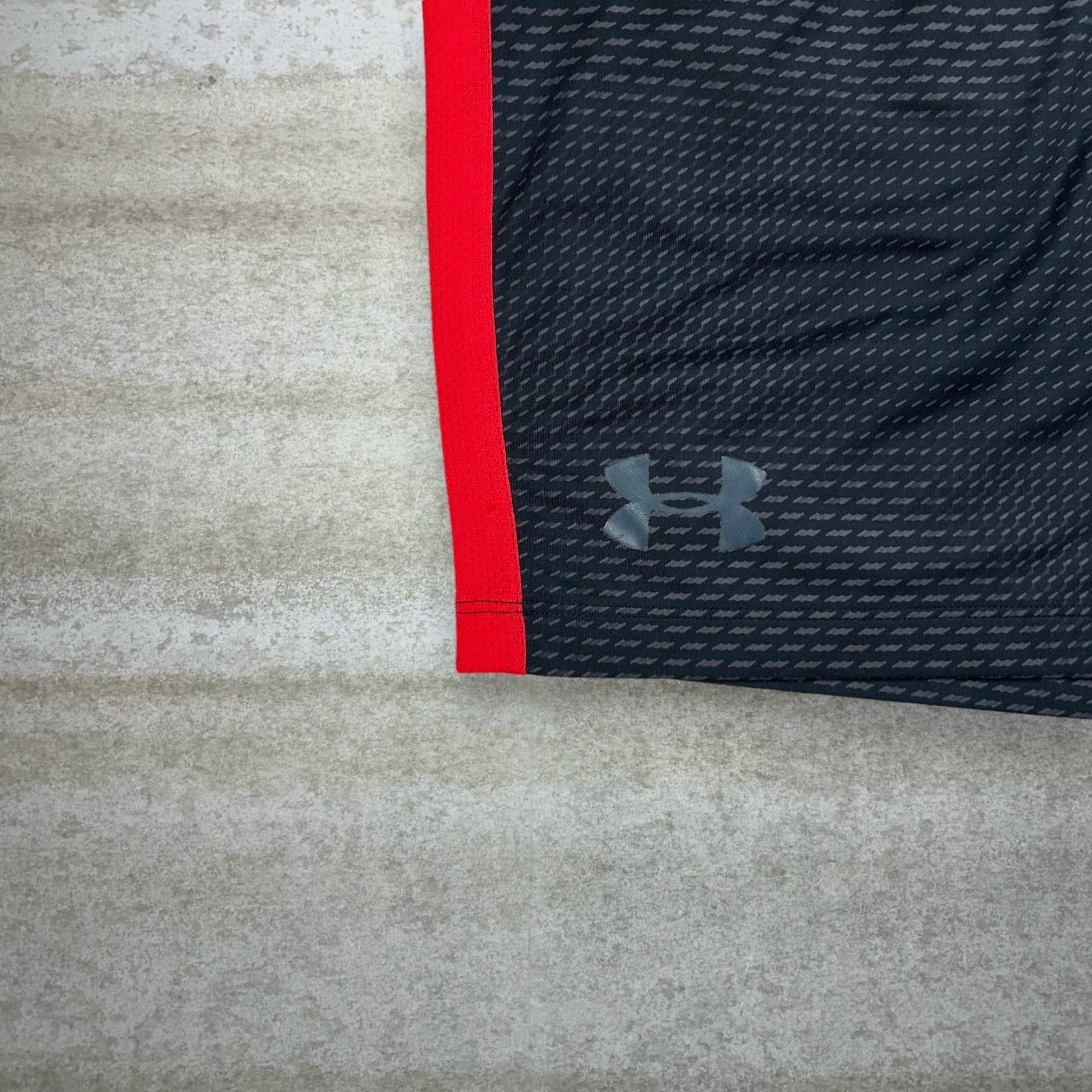 Under Armour Vintage Y2K Under Armour Gym Shorts Mens S Black Red Size US 28 / EU 44 - 3 Thumbnail