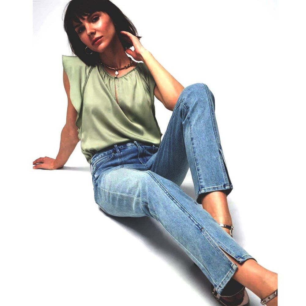 White House Black Market White House Black Market High-Rise Sculpt Seamed Slim Crop Size 28" / US 6 / IT 42 - 3 Thumbnail