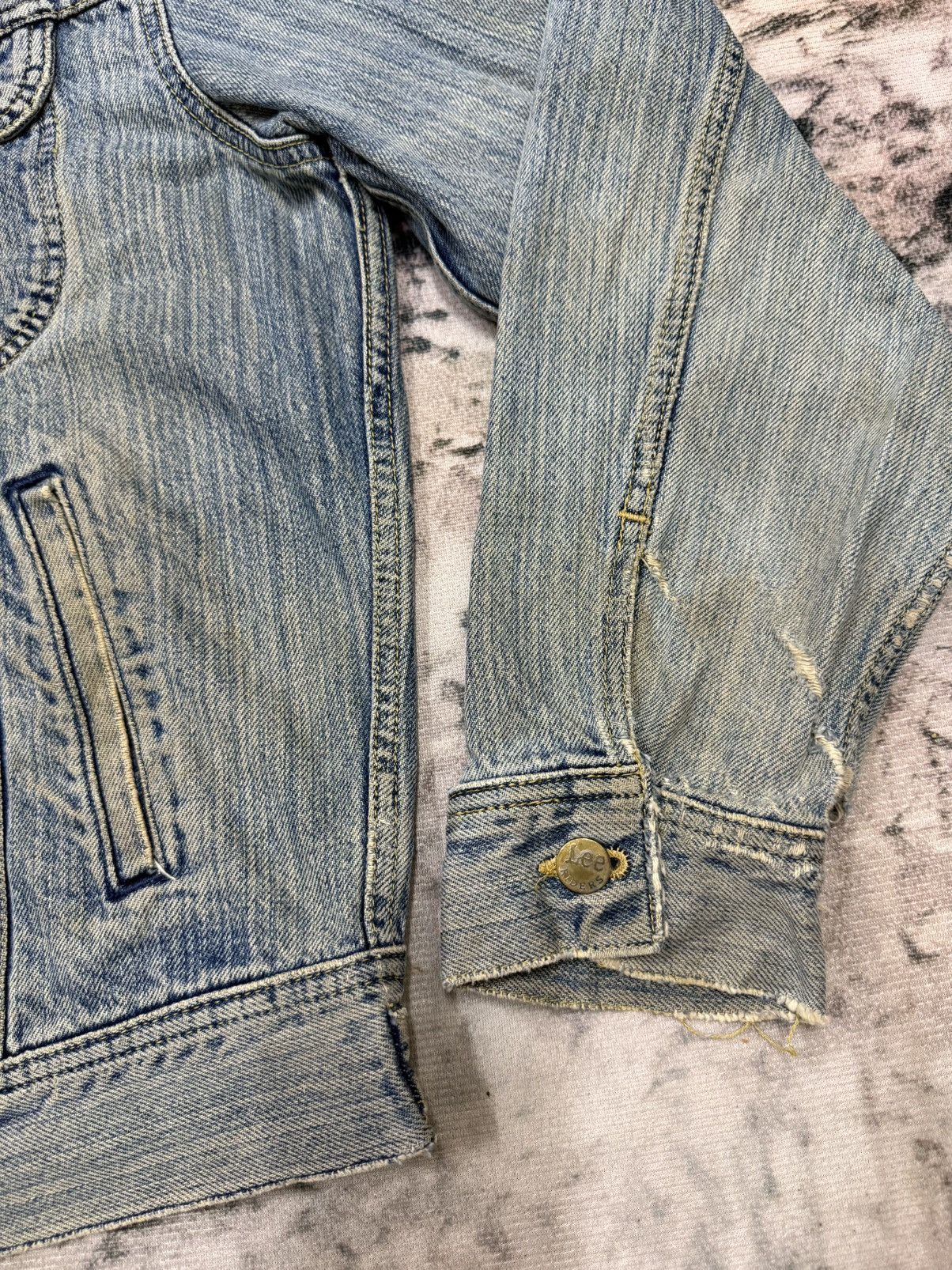 Lee Vintage 90s Lee Rider Distressed Denim Trucker Jacket Size US M / EU 48-50 / 2 - 6 Thumbnail