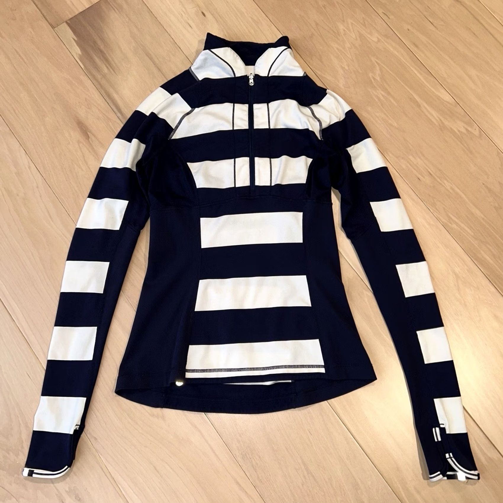 Lululemon Lululemon Run Switch Back 1/2 Zip Striped Pullover Women’s 6 Jacket Blue / White Athleisure, Workout, Casual Womens Size M / US 6-8 / IT 42-44 - 2 Thumbnail