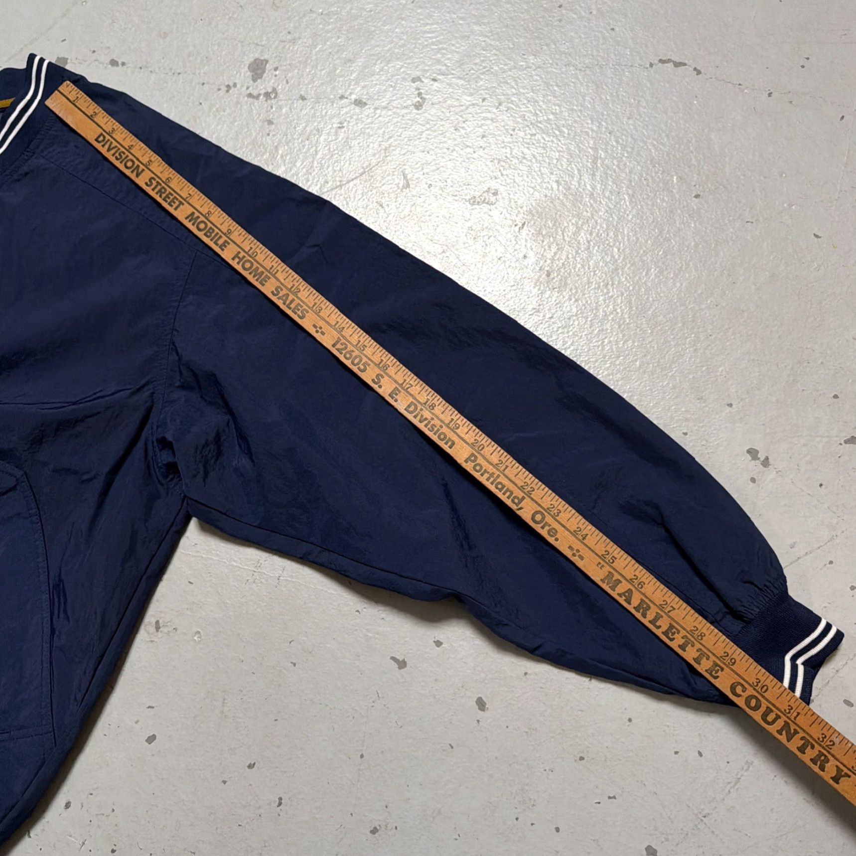 Nike VINTAGE Nike Windbreaker Jacket Unisex Adults L Blue 90s Swoosh Center 1990s Pullover Cambered Check Sports Warm Up Shirt Size US L / EU 52-54 / 3 - 6 Thumbnail